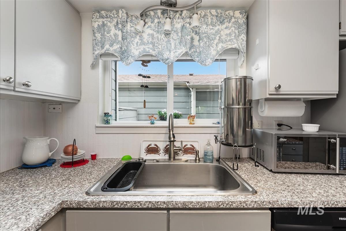 3087 S Norfolk Lane, Boise, Idaho 83706, 3 Bedrooms, 1.5 Bathrooms, Residential For Sale, Price $390,000,MLS 98983589