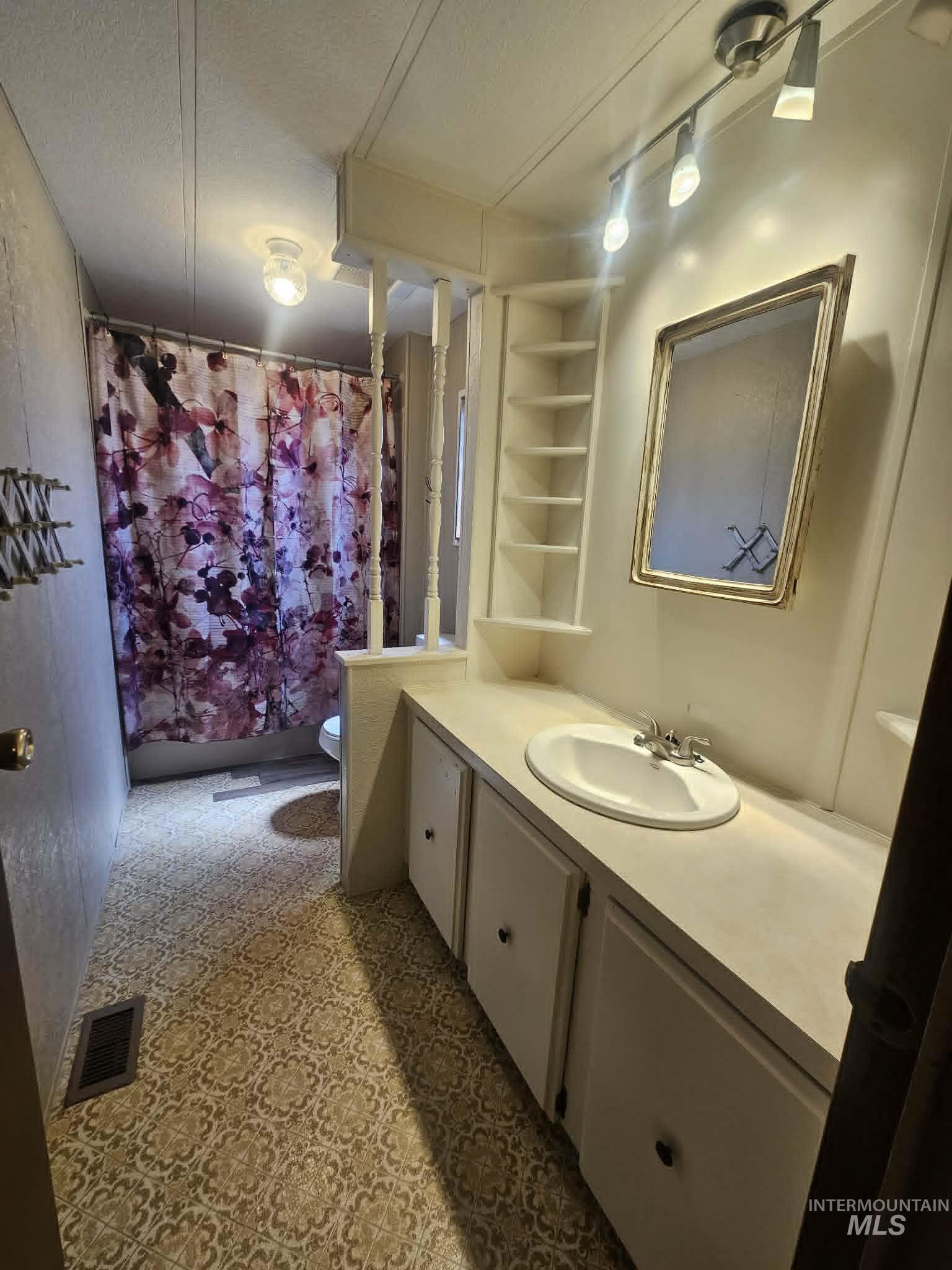 461 W Greenleaf St., Boise, Idaho 83713, 3 Bedrooms, 2 Bathrooms, Residential For Sale, Price $39,900, 98983590