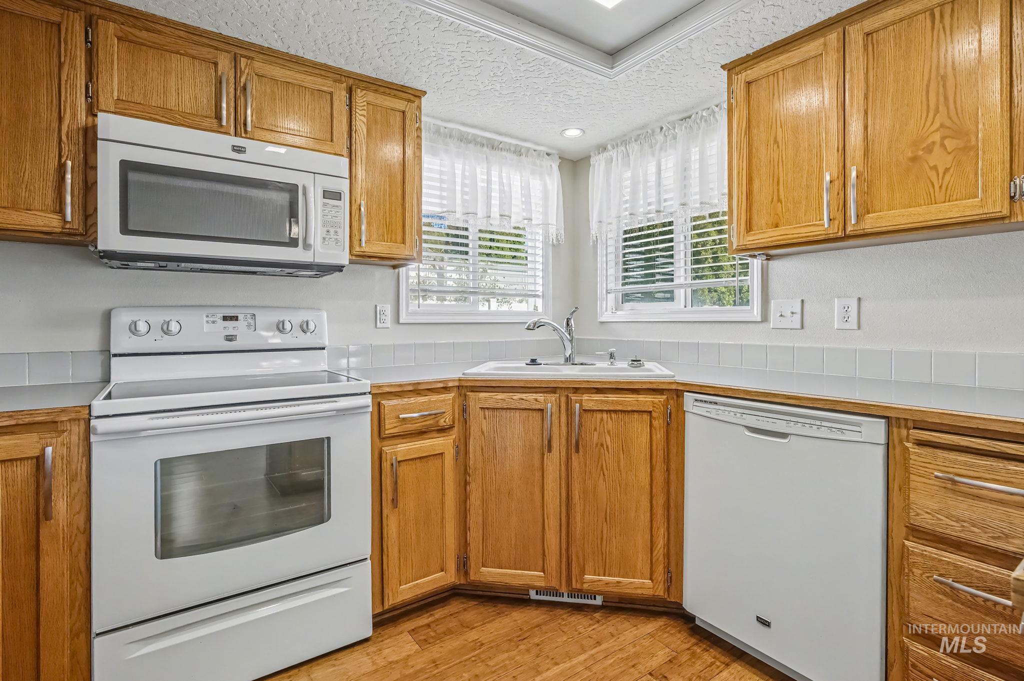 409 S Valley Dr, Nampa, Idaho 83686-2996, 4 Bedrooms, 3 Bathrooms, Residential For Sale, Price $399,950, 98983592