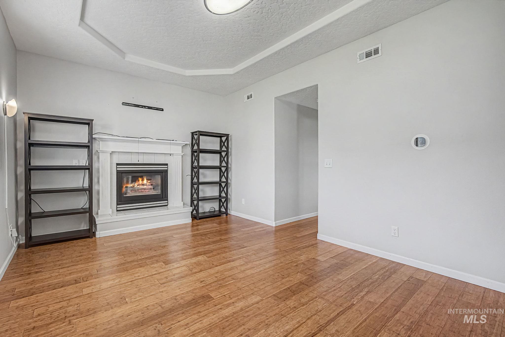 409 S Valley Dr, Nampa, Idaho 83686-2996, 4 Bedrooms, 3 Bathrooms, Residential For Sale, Price $399,950, 98983592