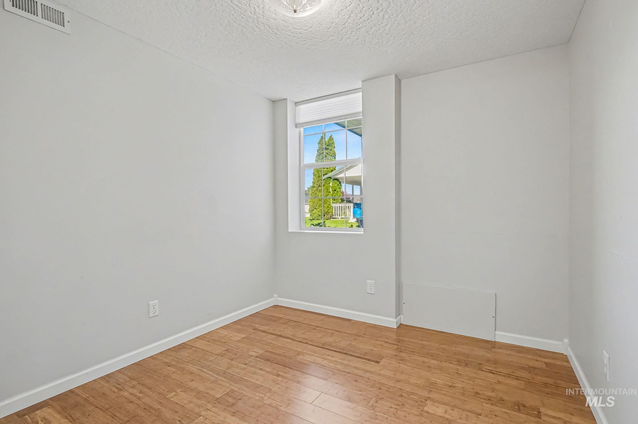 409 S Valley Dr, Nampa, Idaho 83686-2996, 4 Bedrooms, 3 Bathrooms, Residential For Sale, Price $399,950, 98983592