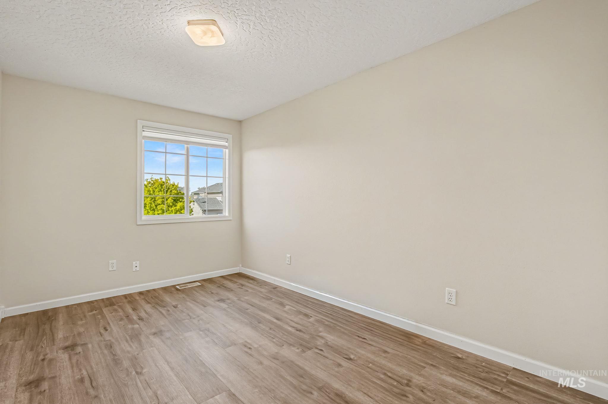 409 S Valley Dr, Nampa, Idaho 83686-2996, 4 Bedrooms, 3 Bathrooms, Residential For Sale, Price $399,950, 98983592