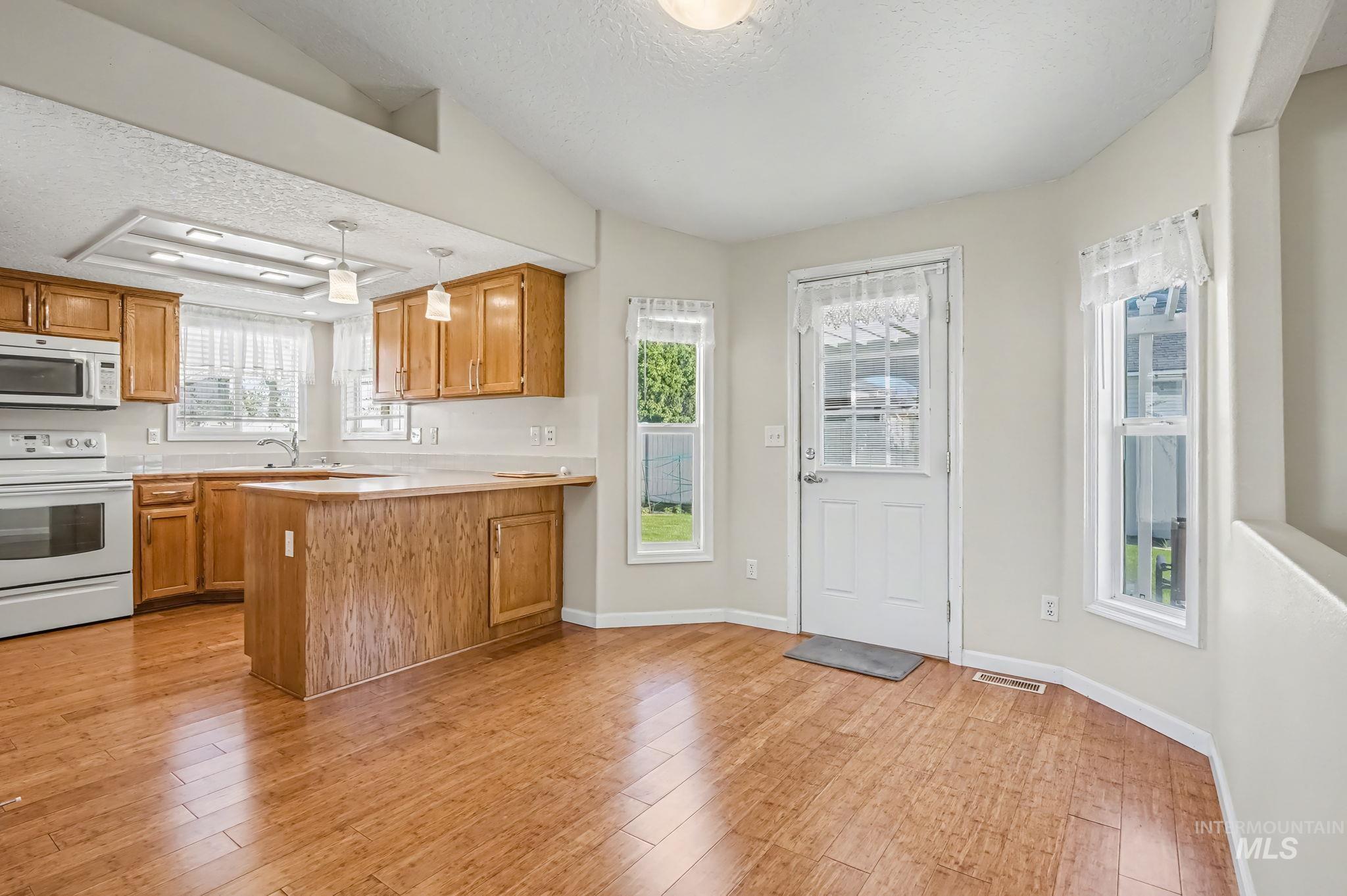 409 S Valley Dr, Nampa, Idaho 83686-2996, 4 Bedrooms, 3 Bathrooms, Residential For Sale, Price $399,950, 98983592