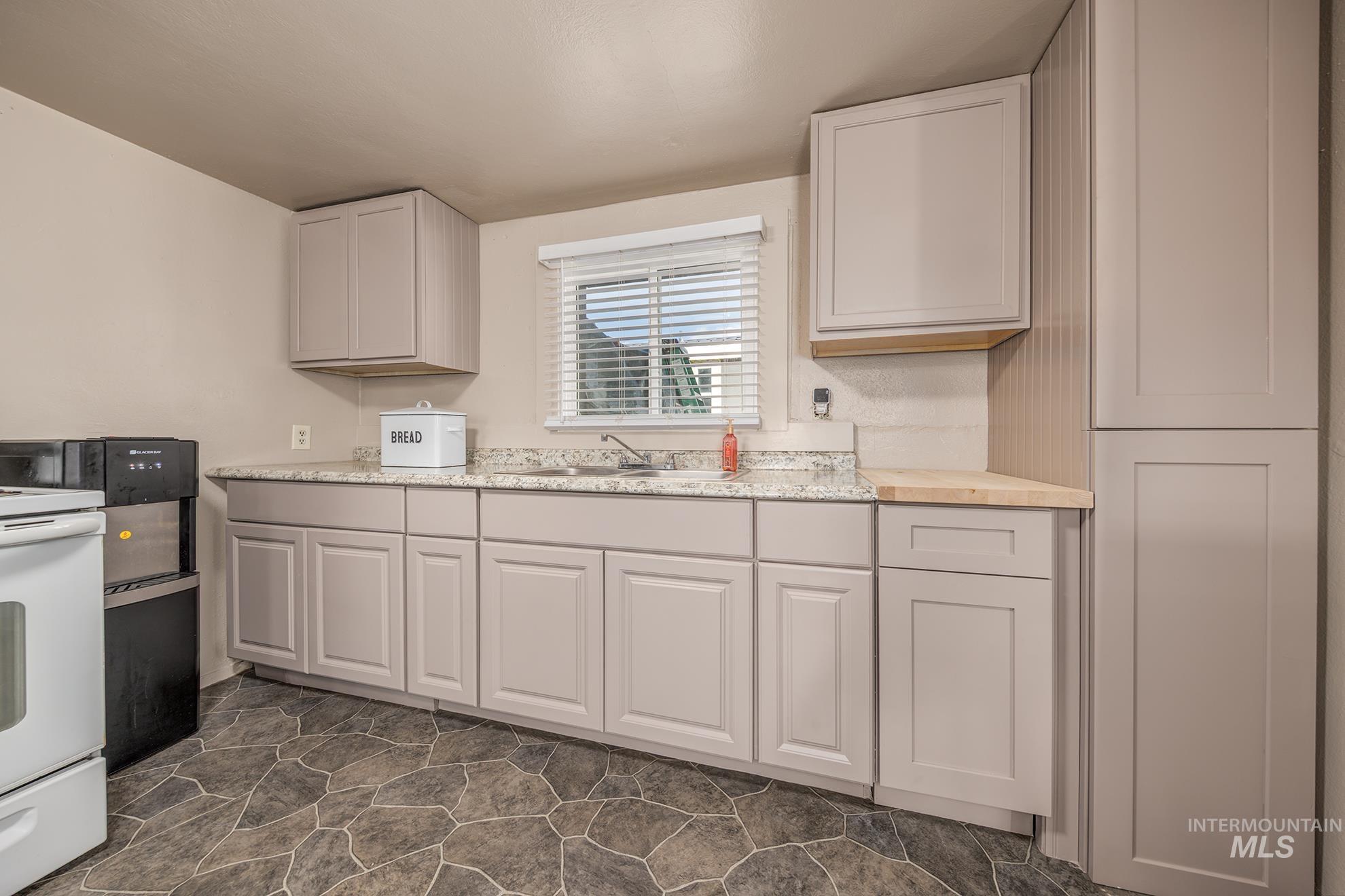 162 Short St. N, Vale, Oregon 97918, 2 Bedrooms, 1 Bathroom, Residential For Sale, Price $175,000, 98983595