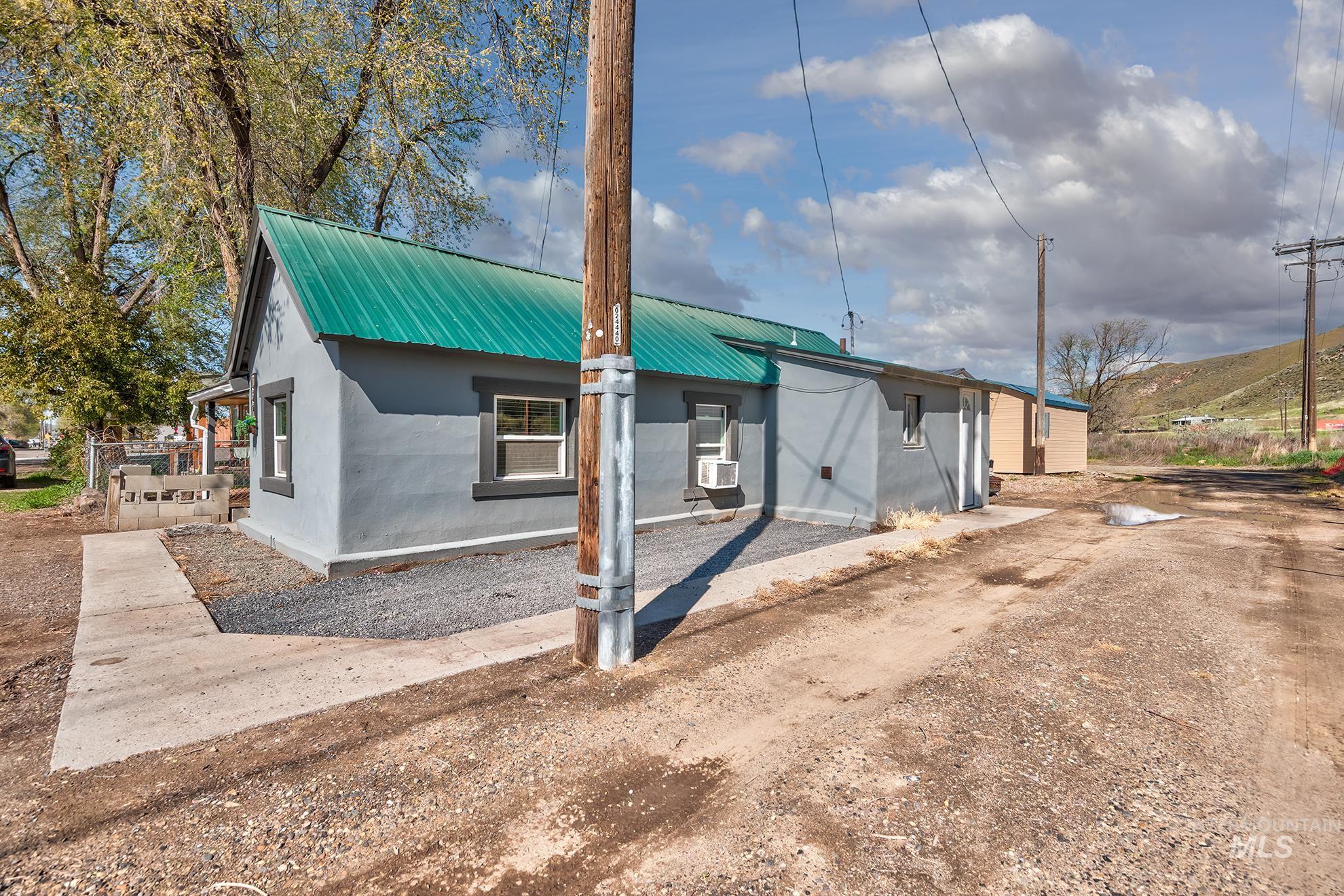 162 Short St. N, Vale, Oregon 97918, 2 Bedrooms, 1 Bathroom, Residential For Sale, Price $175,000, 98983595