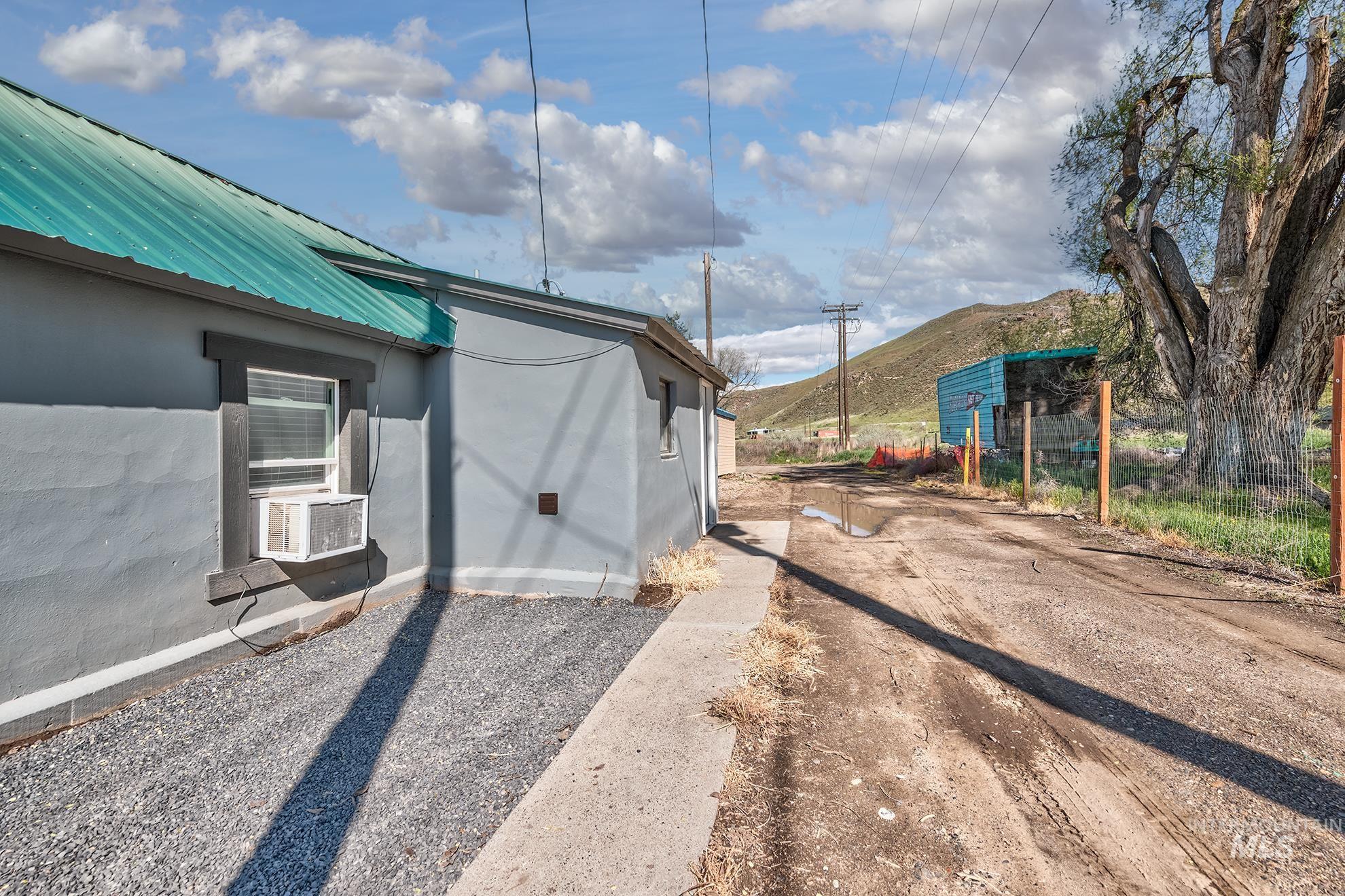 162 Short St. N, Vale, Oregon 97918, 2 Bedrooms, 1 Bathroom, Residential For Sale, Price $175,000, 98983595