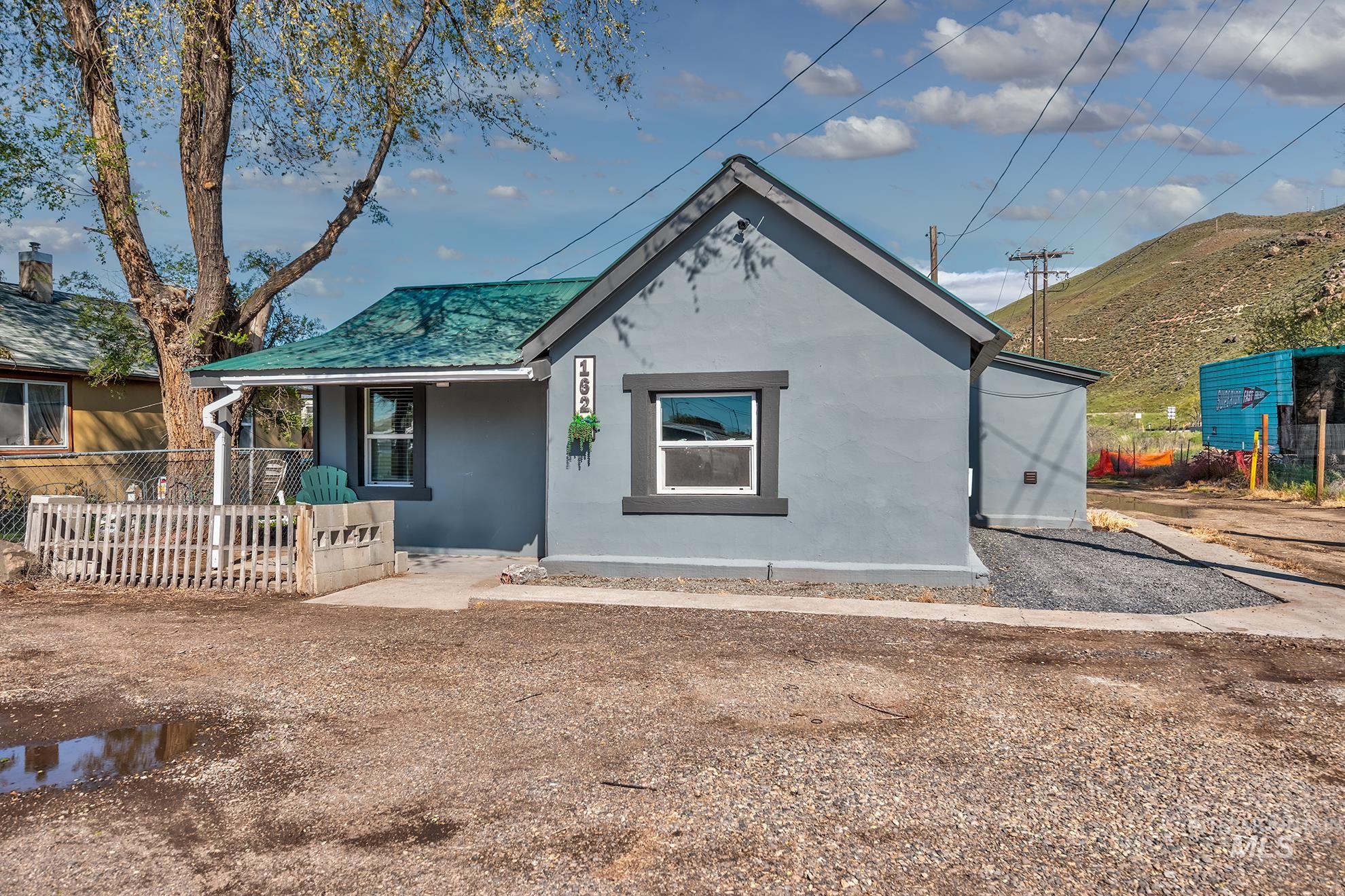 162 Short St. N, Vale, Oregon 97918, 2 Bedrooms, 1 Bathroom, Residential For Sale, Price $175,000, 98983595