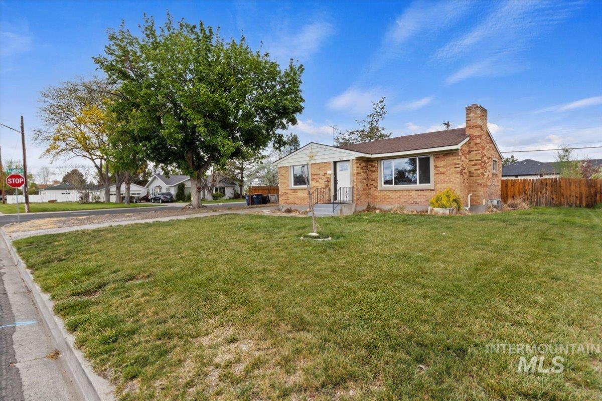 705 Grant Ave, Twin Falls, Idaho 83301-4021, 2 Bedrooms, 1 Bathroom, Residential For Sale, Price $289,900, 98983599