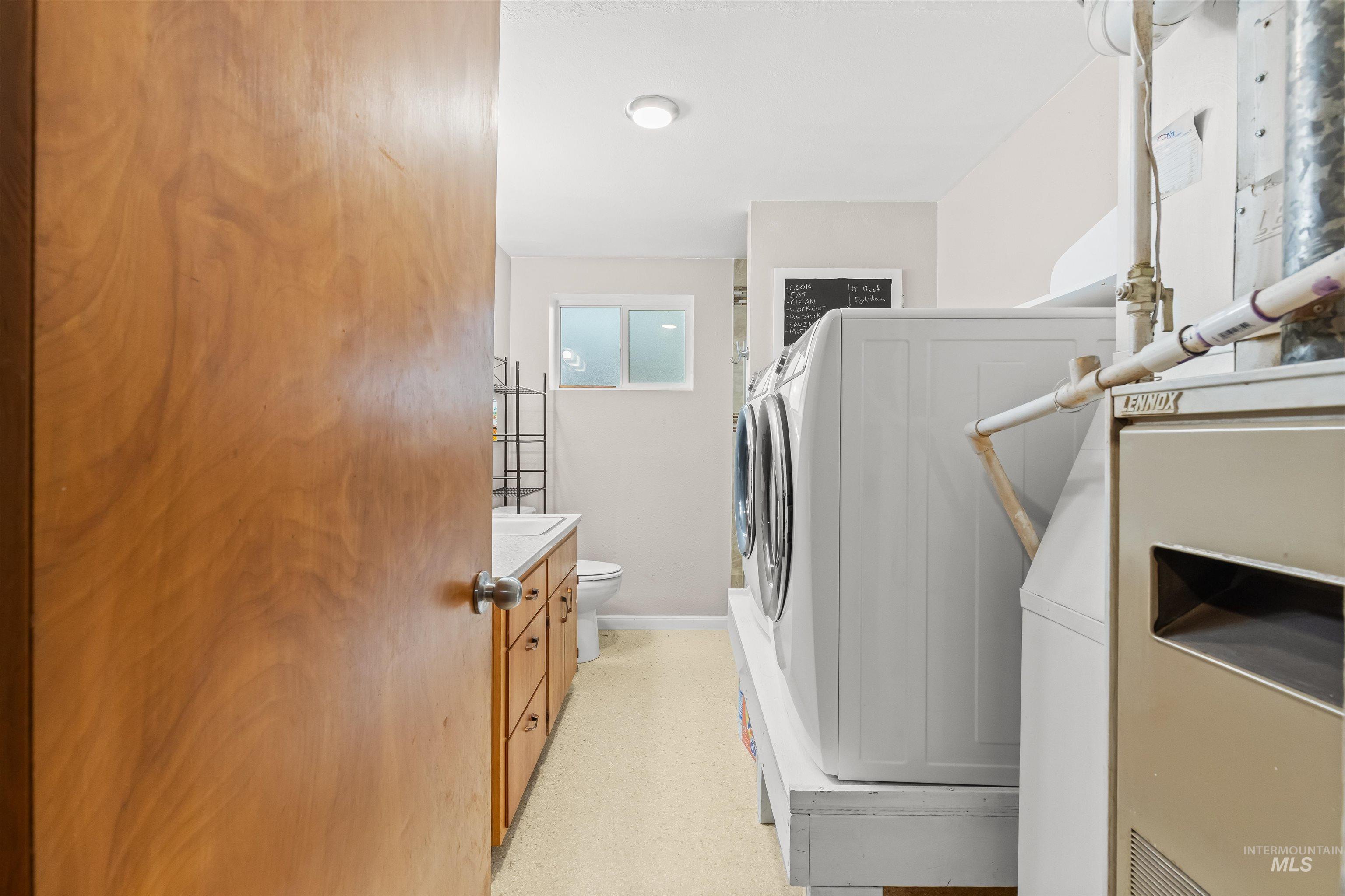 1409 Hemlock Ave, Lewiston, Idaho 83501, 5 Bedrooms, 2 Bathrooms, Residential For Sale, Price $420,000,MLS 98983601