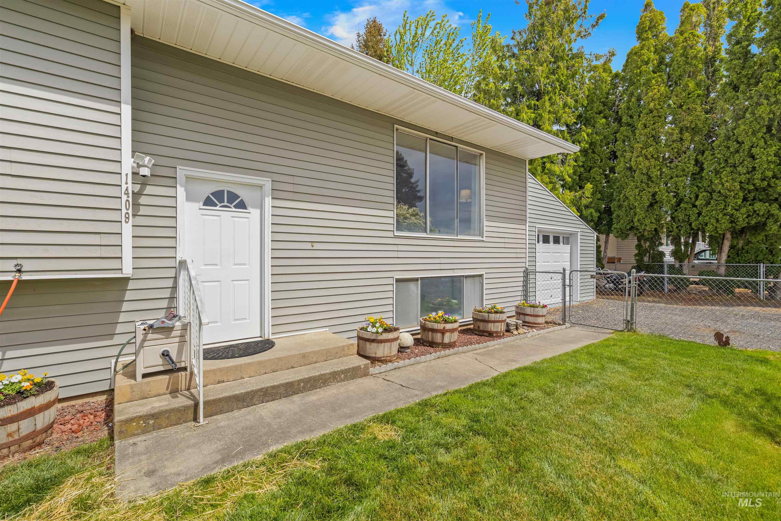 1409 Hemlock Ave, Lewiston, Idaho 83501, 5 Bedrooms, 2 Bathrooms, Residential For Sale, Price $420,000,MLS 98983601