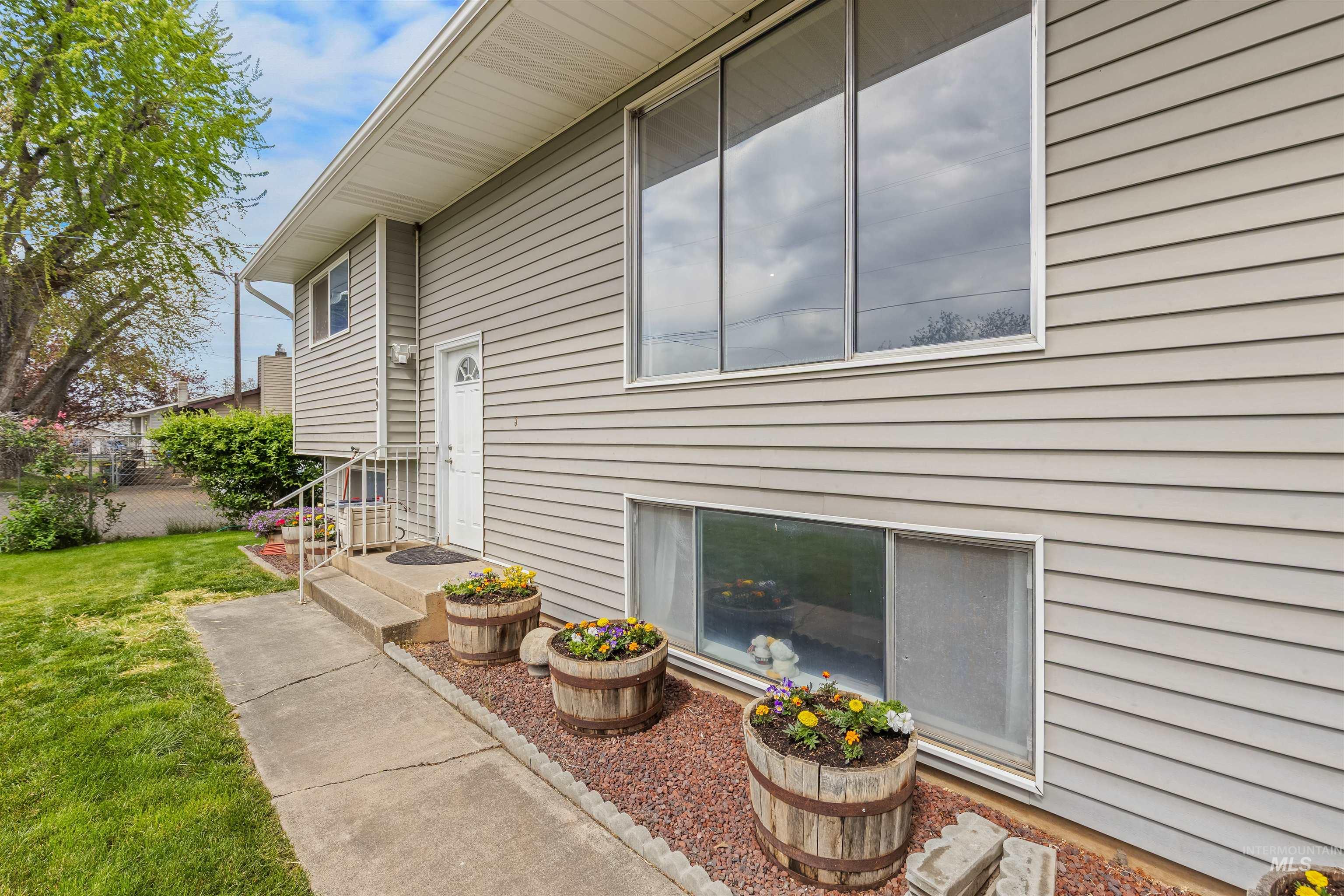 1409 Hemlock Ave, Lewiston, Idaho 83501, 5 Bedrooms, 2 Bathrooms, Residential For Sale, Price $420,000,MLS 98983601