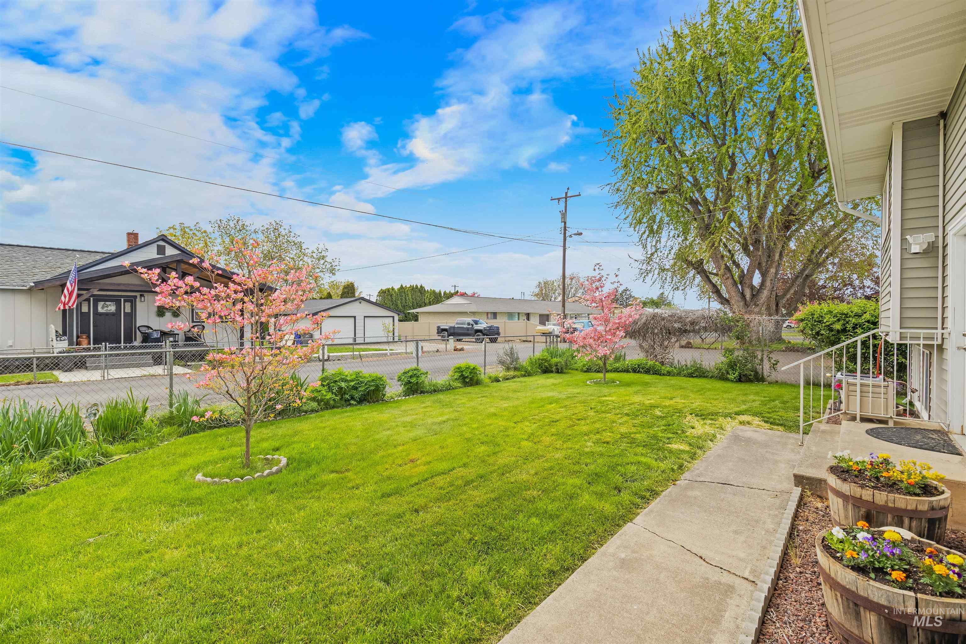 1409 Hemlock Ave, Lewiston, Idaho 83501, 5 Bedrooms, 2 Bathrooms, Residential For Sale, Price $420,000,MLS 98983601