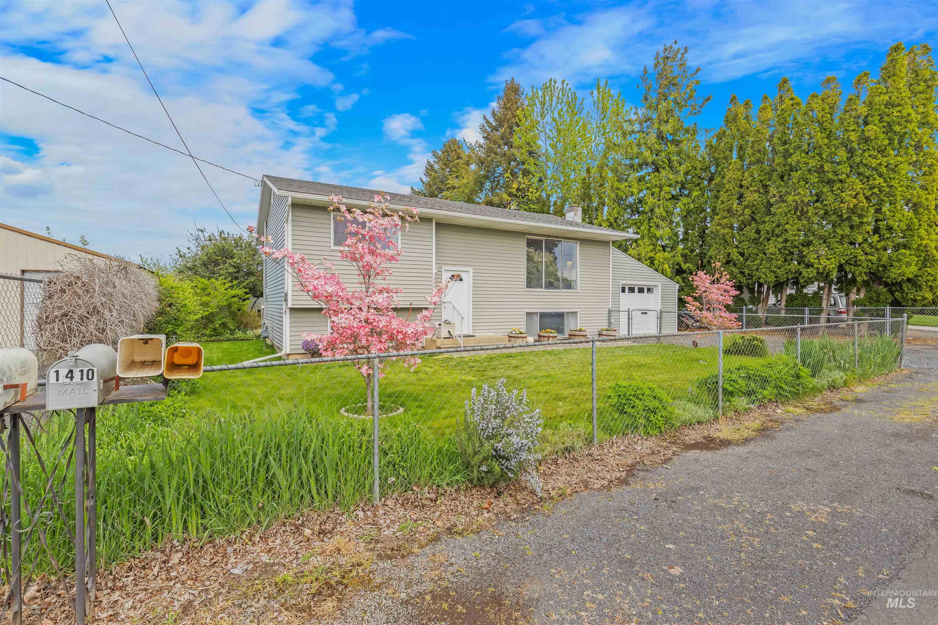 1409 Hemlock Ave, Lewiston, Idaho 83501, 5 Bedrooms, 2 Bathrooms, Residential For Sale, Price $420,000,MLS 98983601