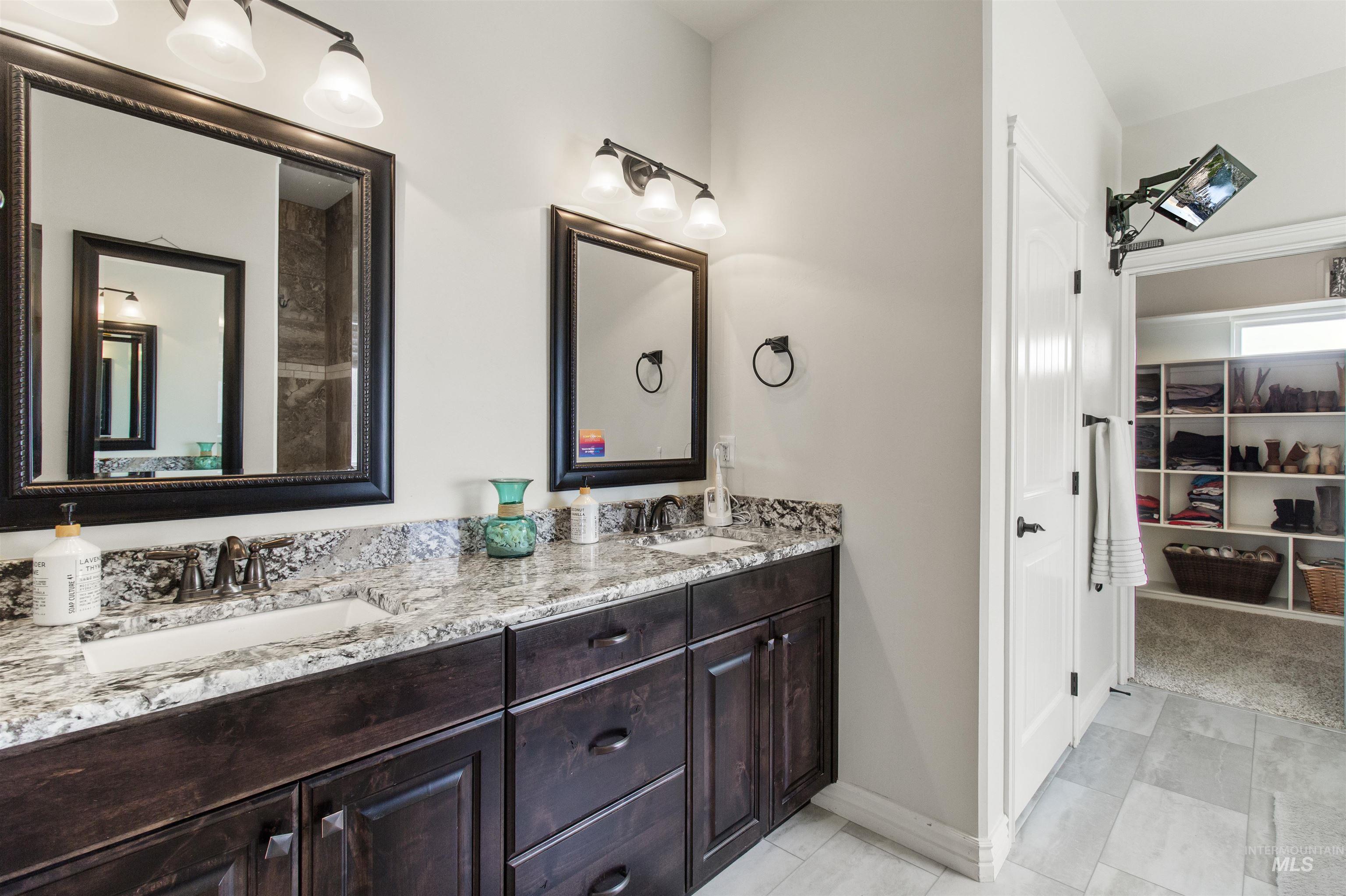 2464 E 3719, Twin Falls, Idaho 83301, 5 Bedrooms, 3.5 Bathrooms, Residential For Sale, Price $899,000,MLS 98983606