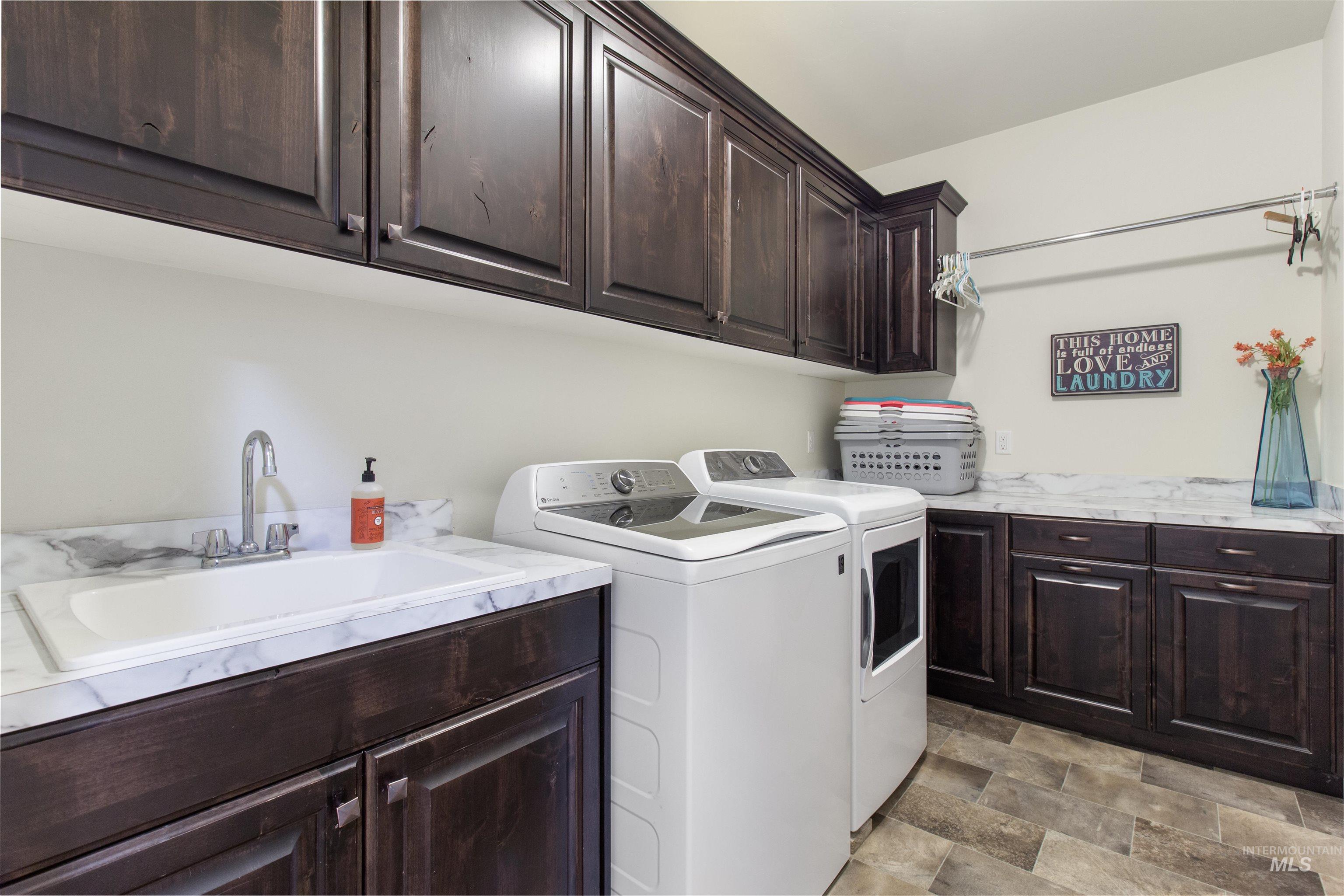 2464 E 3719, Twin Falls, Idaho 83301, 5 Bedrooms, 3.5 Bathrooms, Residential For Sale, Price $899,000, 98983606