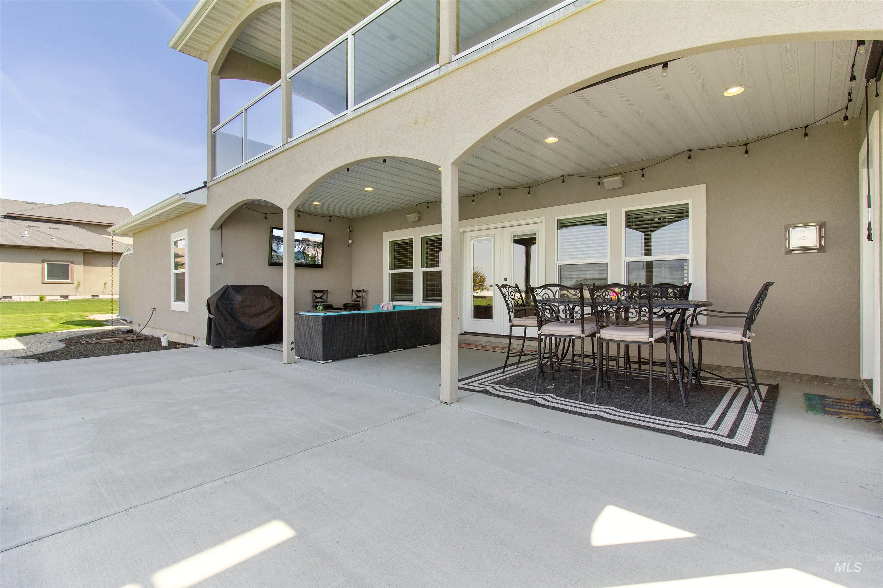 2464 E 3719, Twin Falls, Idaho 83301, 5 Bedrooms, 3.5 Bathrooms, Residential For Sale, Price $899,000,MLS 98983606