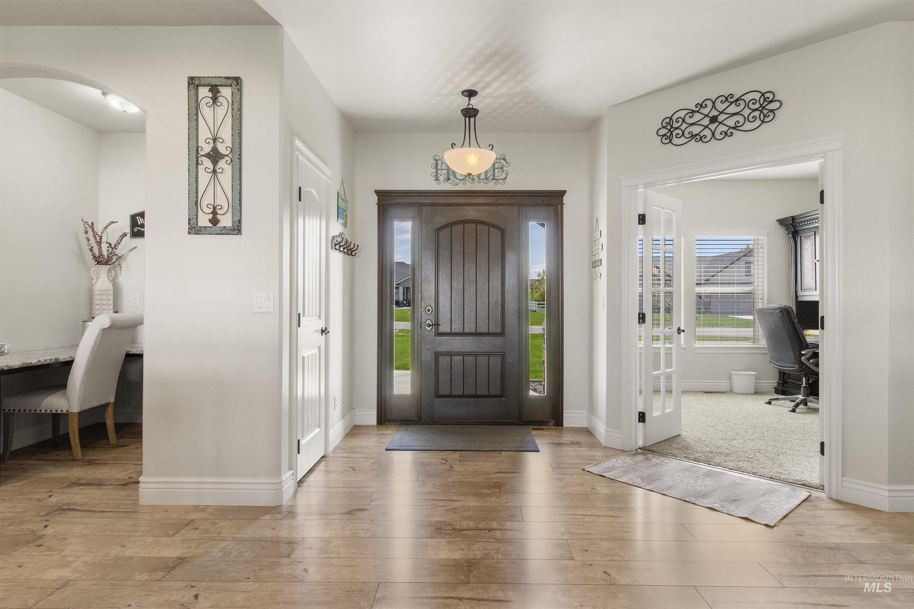 2464 E 3719, Twin Falls, Idaho 83301, 5 Bedrooms, 3.5 Bathrooms, Residential For Sale, Price $899,000,MLS 98983606