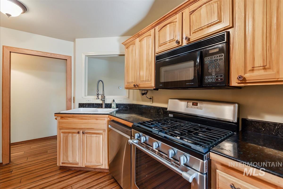 23113 Lansing Lane, Middleton, Idaho 83644, 3 Bedrooms, 2 Bathrooms, Residential For Sale, Price $905,000,MLS 98983608