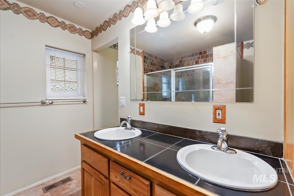 23113 Lansing Lane, Middleton, Idaho 83644, 3 Bedrooms, 2 Bathrooms, Residential For Sale, Price $905,000,MLS 98983608
