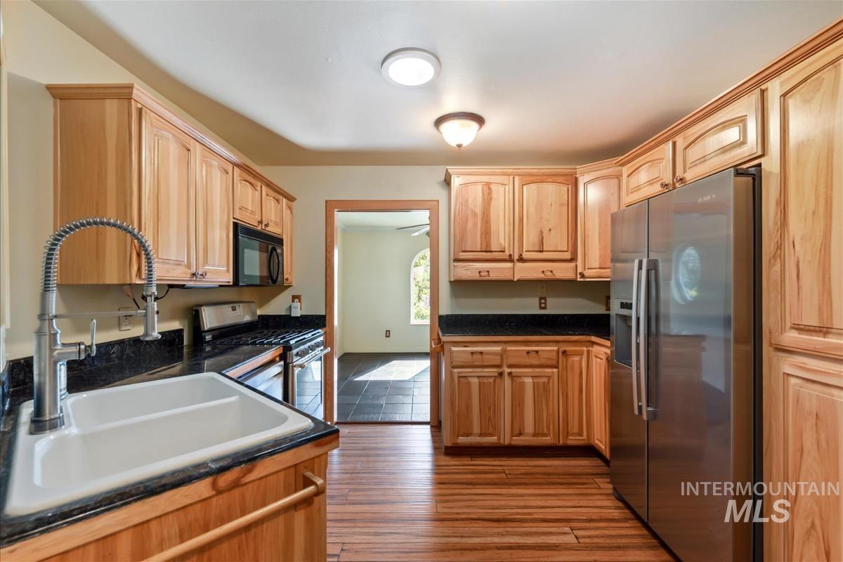 23113 Lansing Lane, Middleton, Idaho 83644, 3 Bedrooms, 2 Bathrooms, Residential For Sale, Price $905,000,MLS 98983608