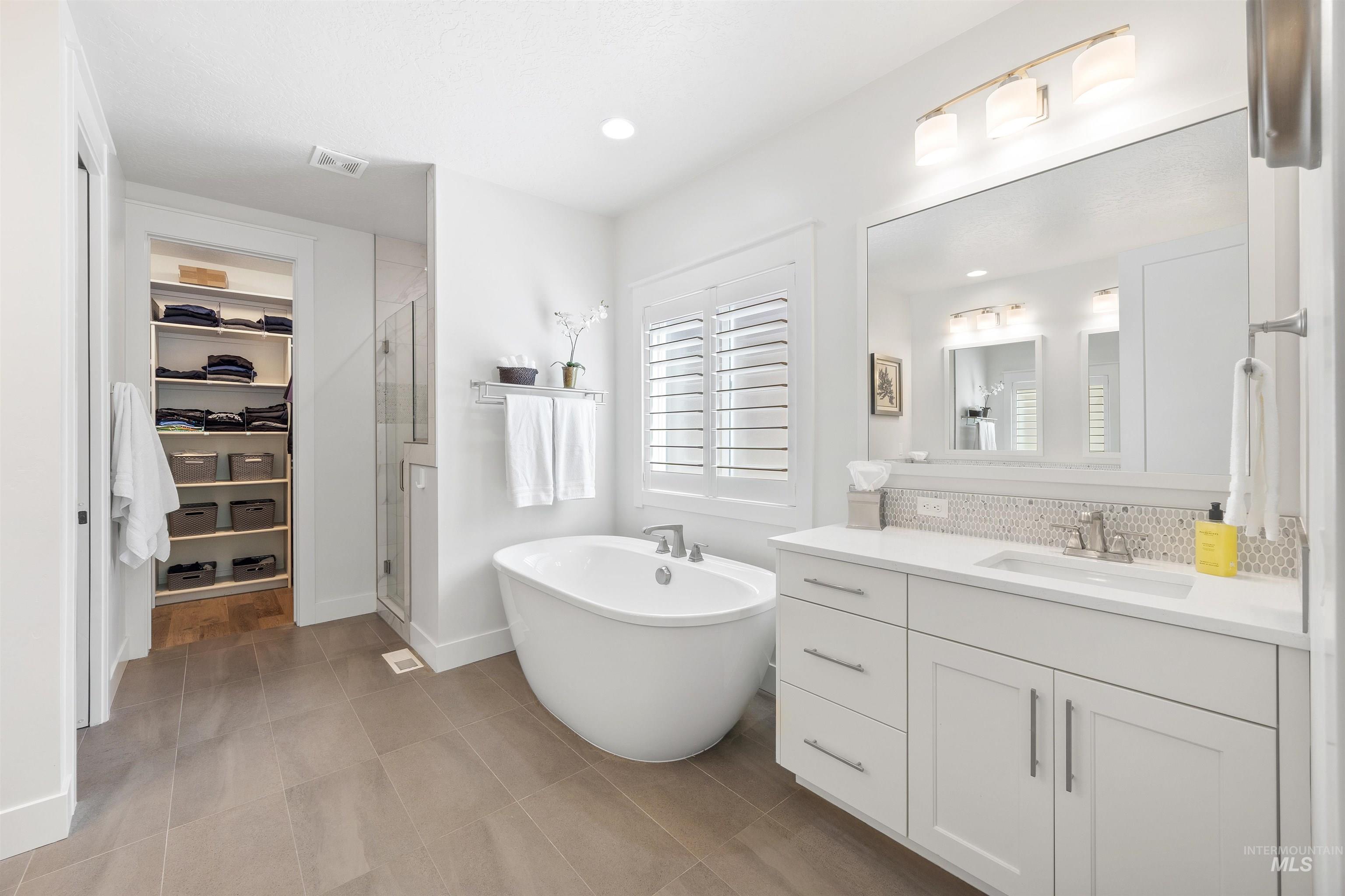 1360 E Azan St, Meridian, Idaho 83646-7725, 3 Bedrooms, 3 Bathrooms, Residential For Sale, Price $889,777,MLS 98983609