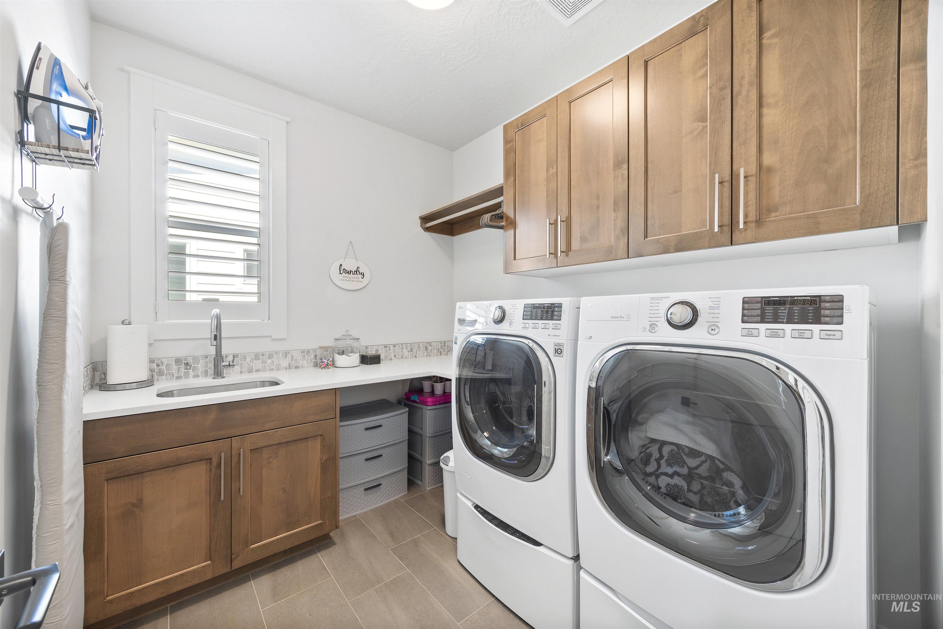 1360 E Azan St, Meridian, Idaho 83646-7725, 3 Bedrooms, 3 Bathrooms, Residential For Sale, Price $889,777,MLS 98983609