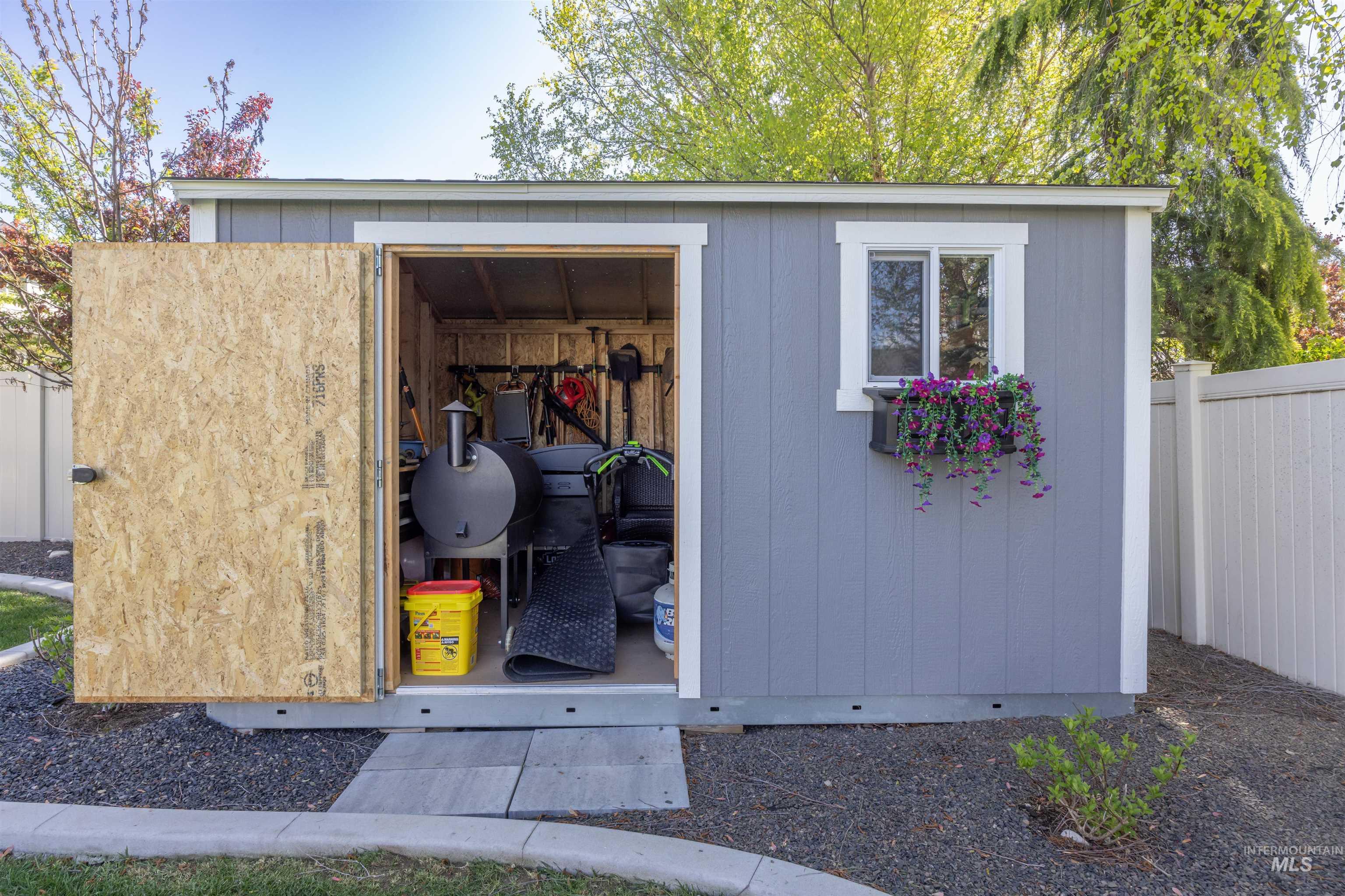 1360 E Azan St, Meridian, Idaho 83646-7725, 3 Bedrooms, 3 Bathrooms, Residential For Sale, Price $889,777,MLS 98983609