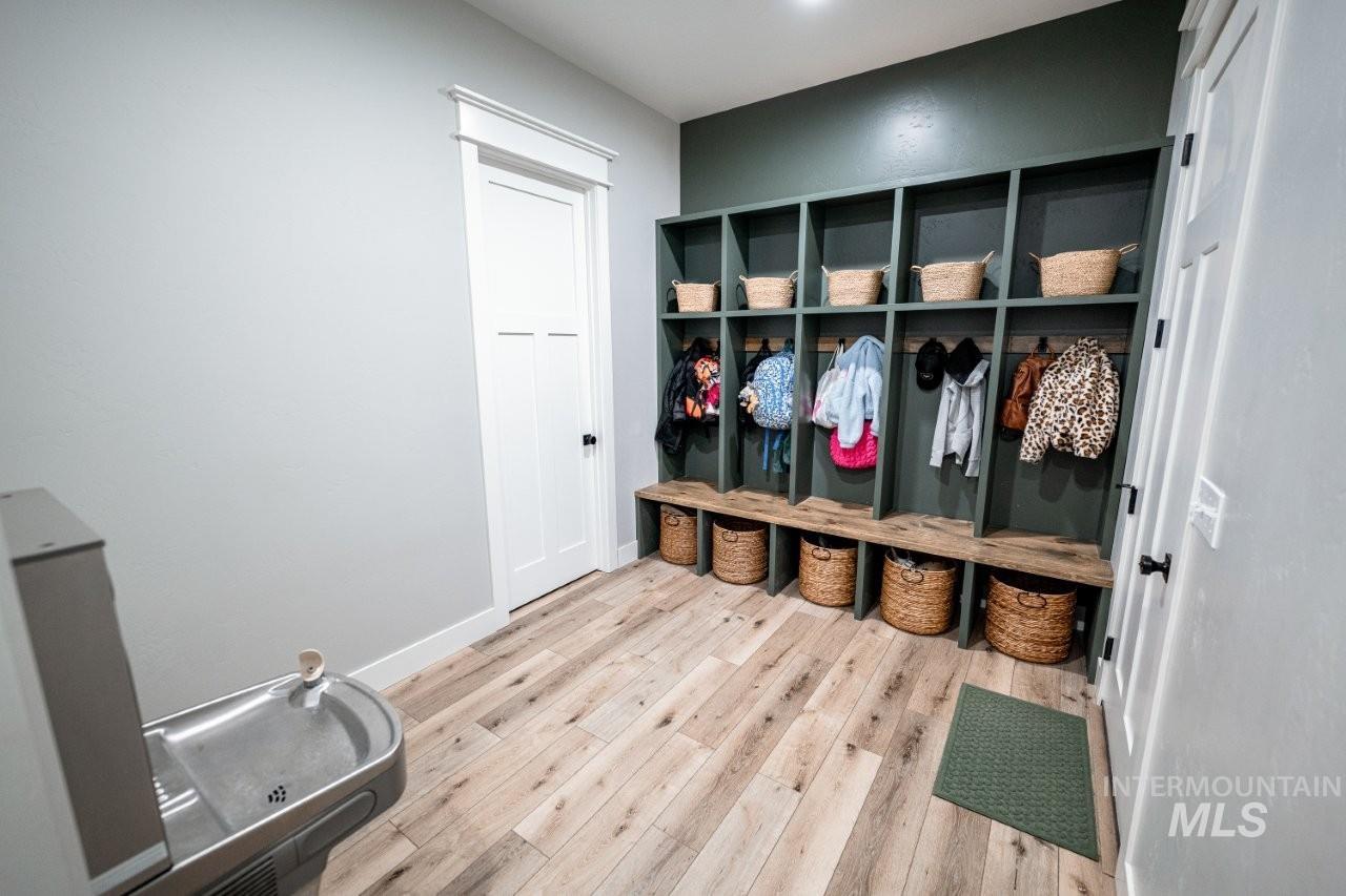 1506 E 4448 N, Buhl, Idaho 83316, 5 Bedrooms, 4.5 Bathrooms, Residential For Sale, Price $1,429,000, 98983613