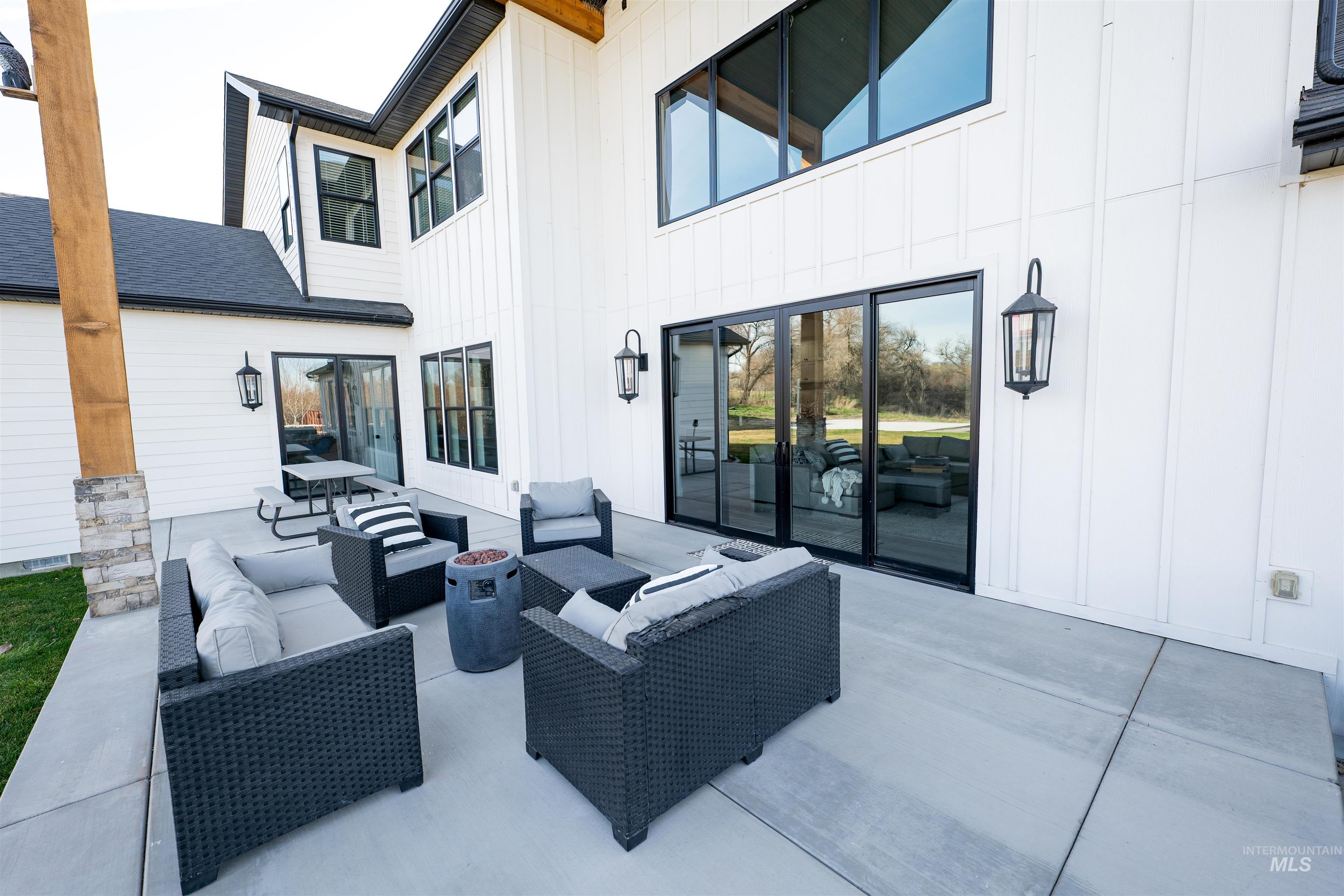 1506 E 4448 N, Buhl, Idaho 83316, 5 Bedrooms, 4.5 Bathrooms, Residential For Sale, Price $1,429,000, 98983613