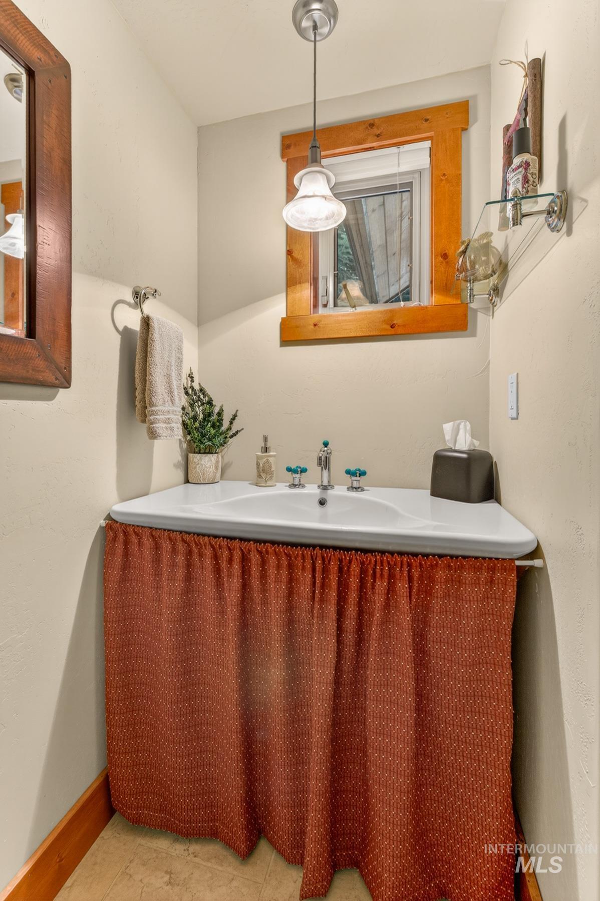 917 Camas, McCall, Idaho 83638, 4 Bedrooms, 3 Bathrooms, Residential For Sale, Price $989,000,MLS 98983617