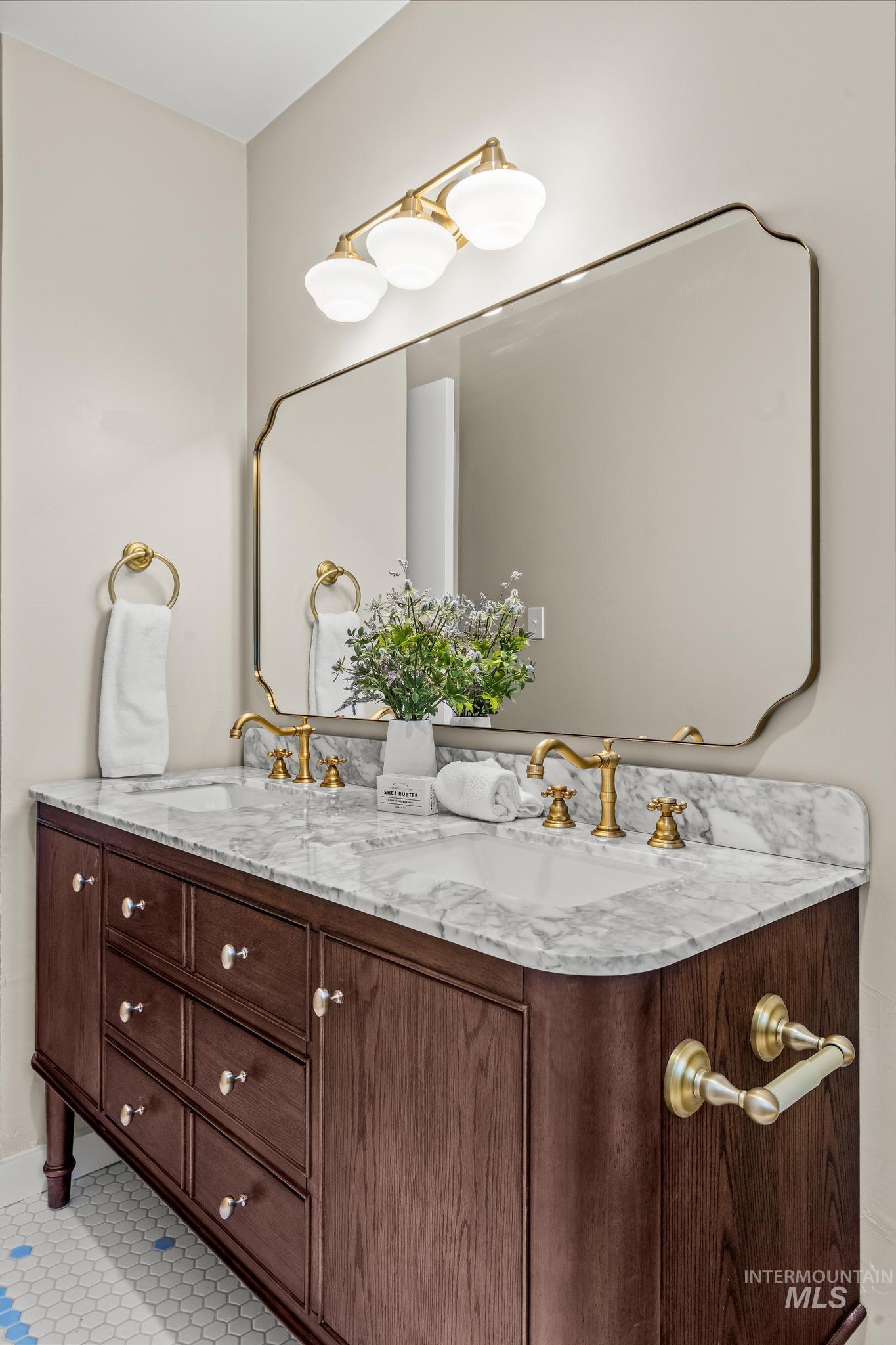 801 S 18th Ave, Caldwell, Idaho 83605, 5 Bedrooms, 2 Bathrooms, Residential For Sale, Price $474,900, 98983619