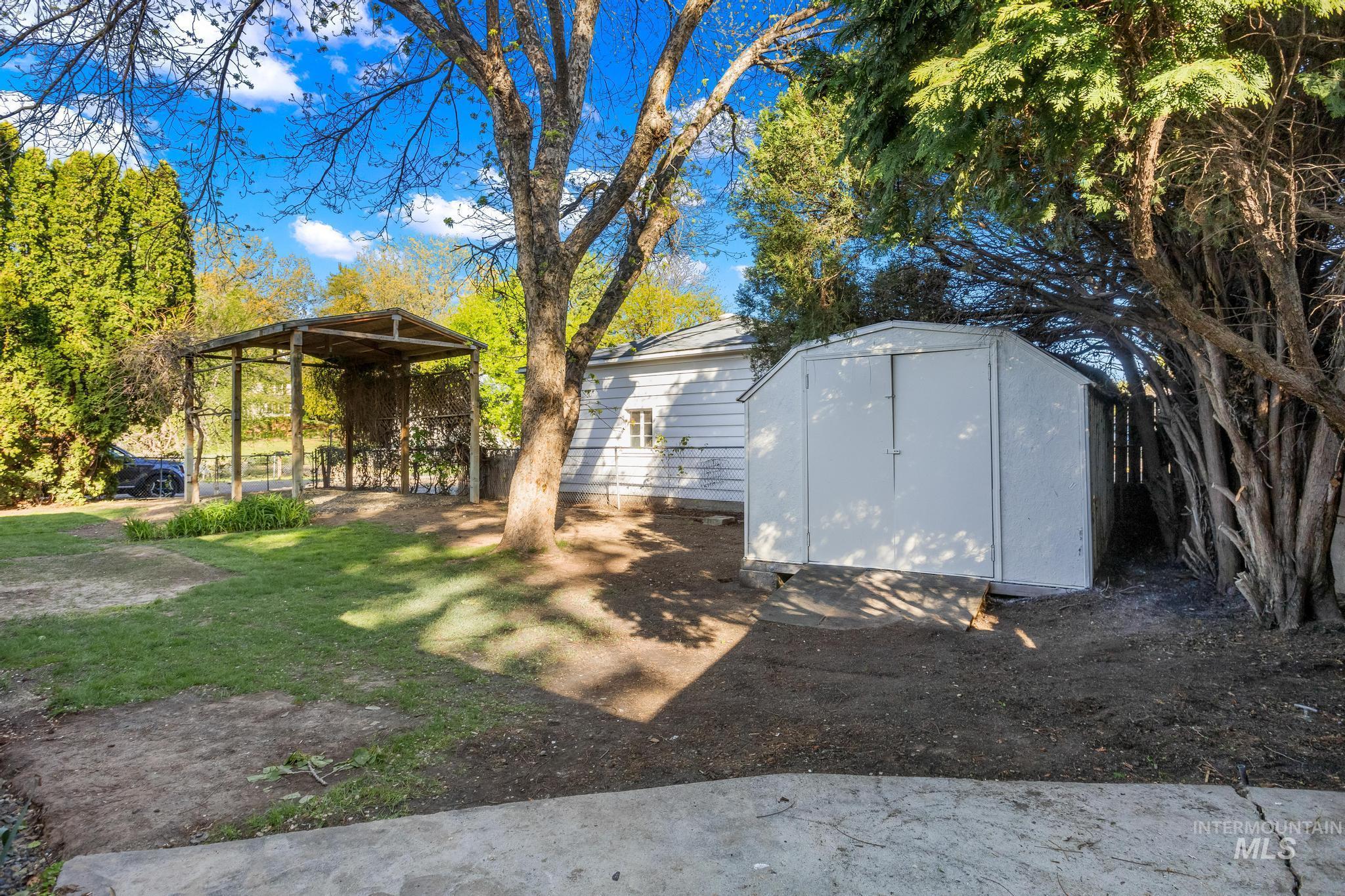 801 S 18th Ave, Caldwell, Idaho 83605, 5 Bedrooms, 2 Bathrooms, Residential For Sale, Price $474,900, 98983619