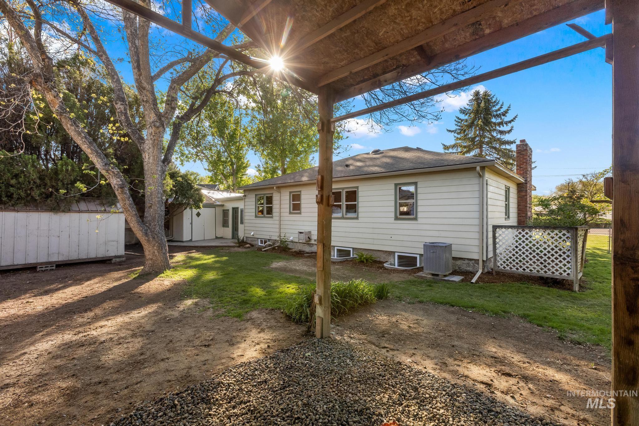 801 S 18th Ave, Caldwell, Idaho 83605, 5 Bedrooms, 2 Bathrooms, Residential For Sale, Price $474,900, 98983619