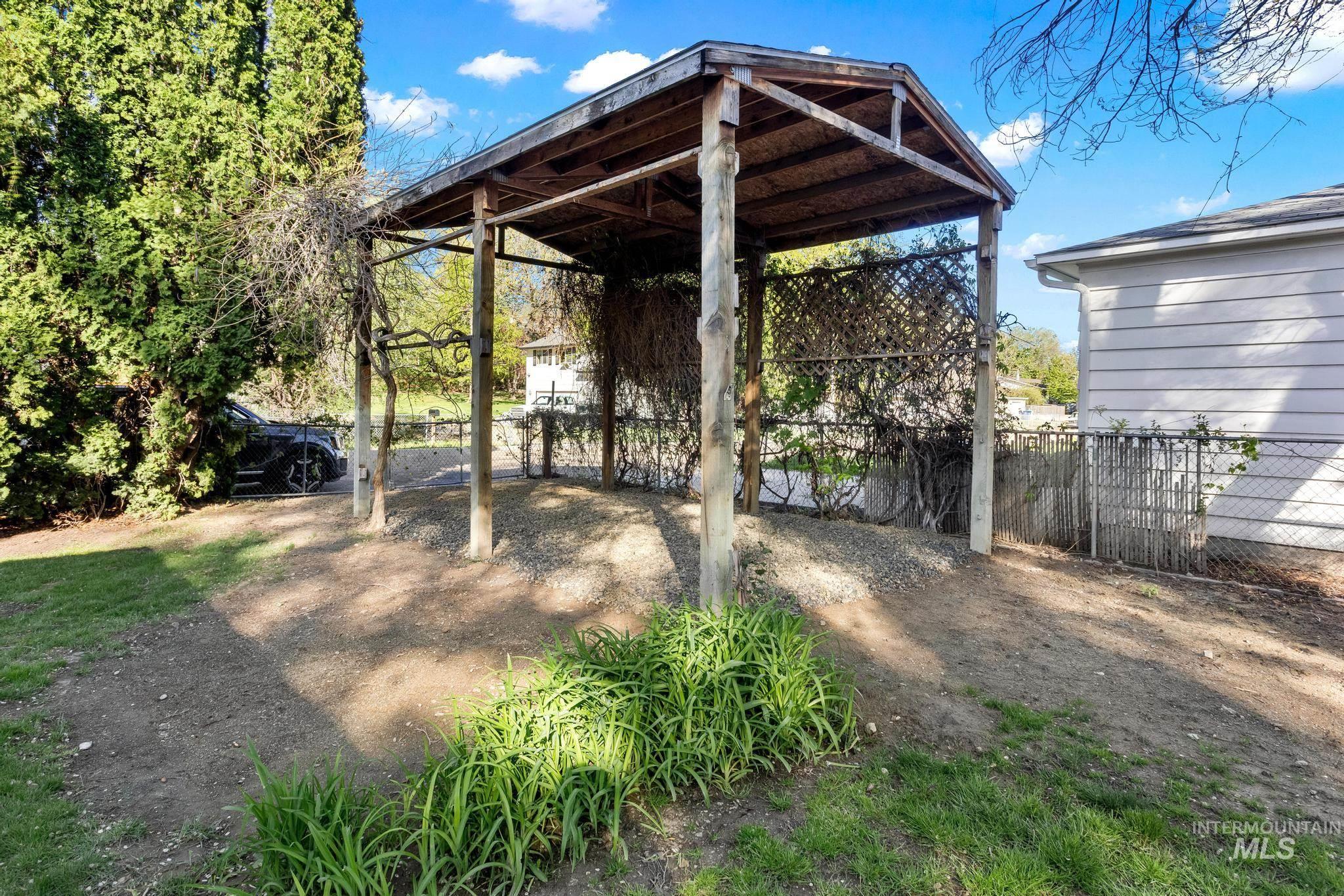 801 S 18th Ave, Caldwell, Idaho 83605, 5 Bedrooms, 2 Bathrooms, Residential For Sale, Price $474,900, 98983619