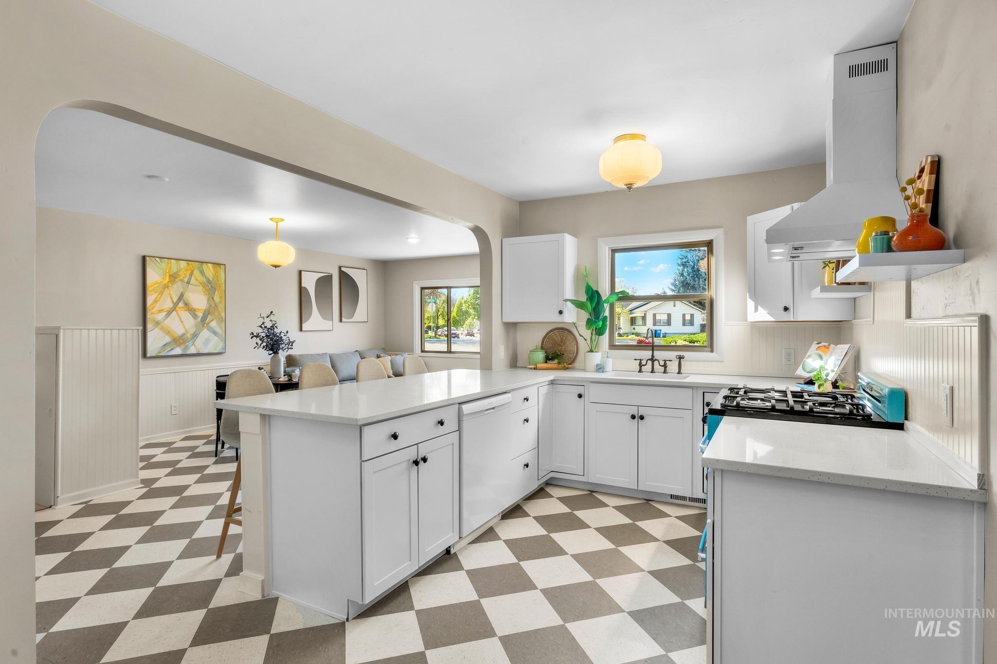 801 S 18th Ave, Caldwell, Idaho 83605, 5 Bedrooms, 2 Bathrooms, Residential For Sale, Price $474,900, 98983619