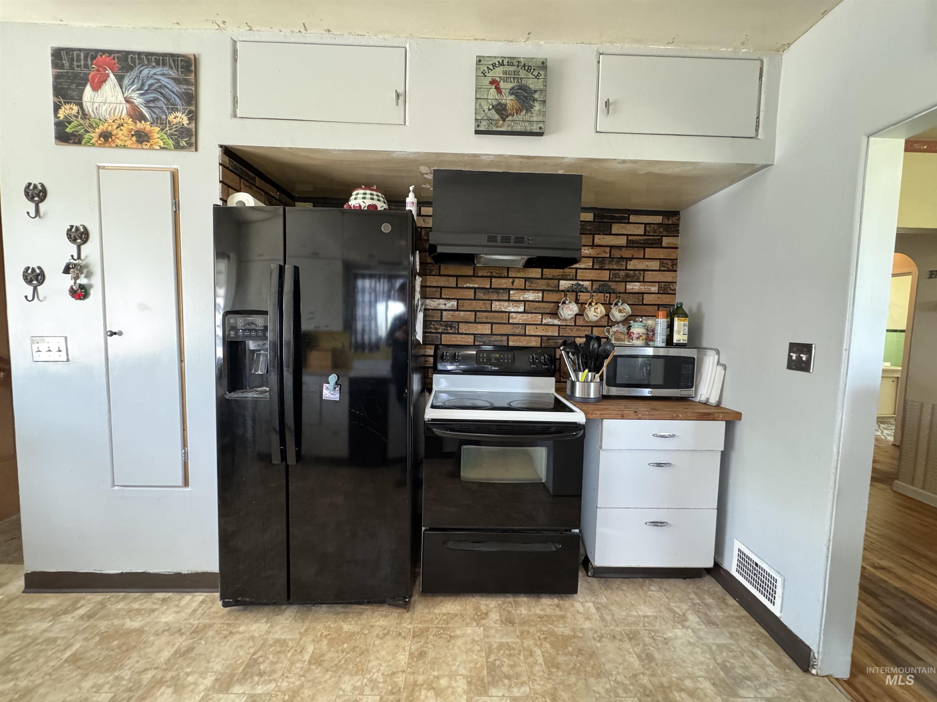 1698 State Hwy 46, Gooding, Idaho 83330, 3 Bedrooms, 1 Bathroom, Residential For Sale, Price $395,000,MLS 98983620