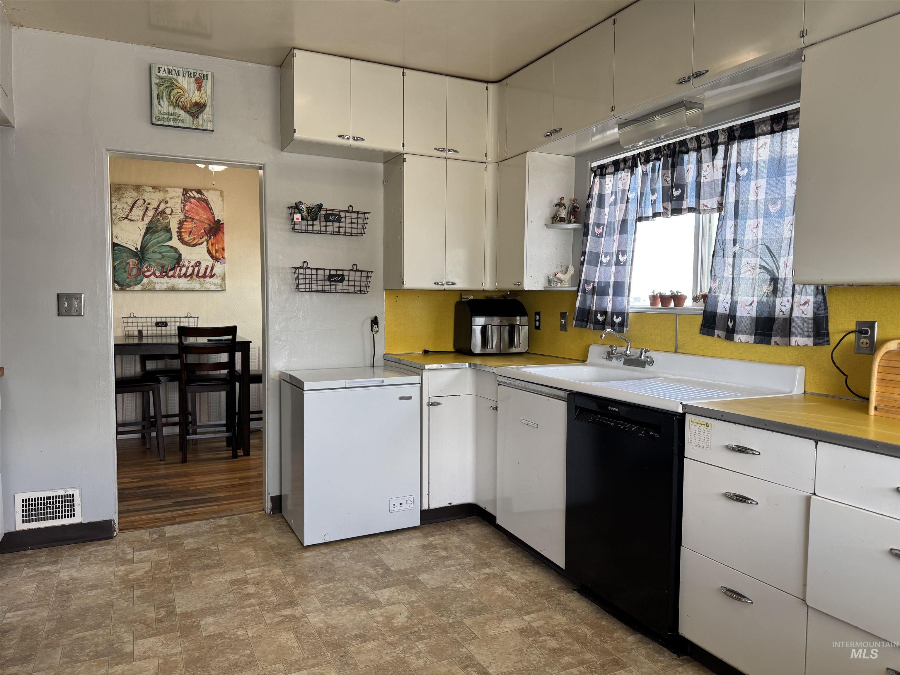 1698 State Hwy 46, Gooding, Idaho 83330, 3 Bedrooms, 1 Bathroom, Residential For Sale, Price $395,000,MLS 98983620