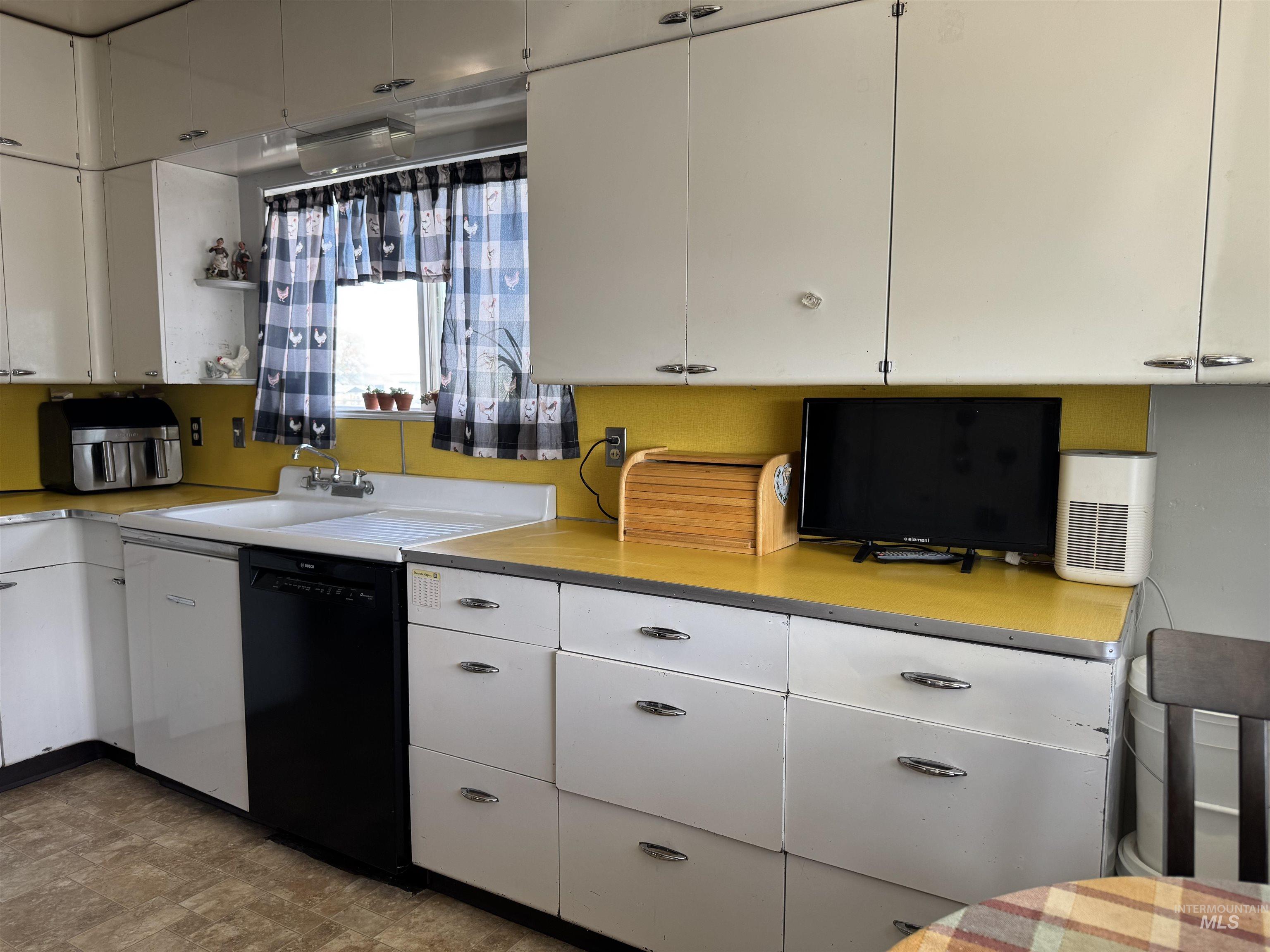 1698 State Hwy 46, Gooding, Idaho 83330, 3 Bedrooms, 1 Bathroom, Residential For Sale, Price $395,000,MLS 98983620