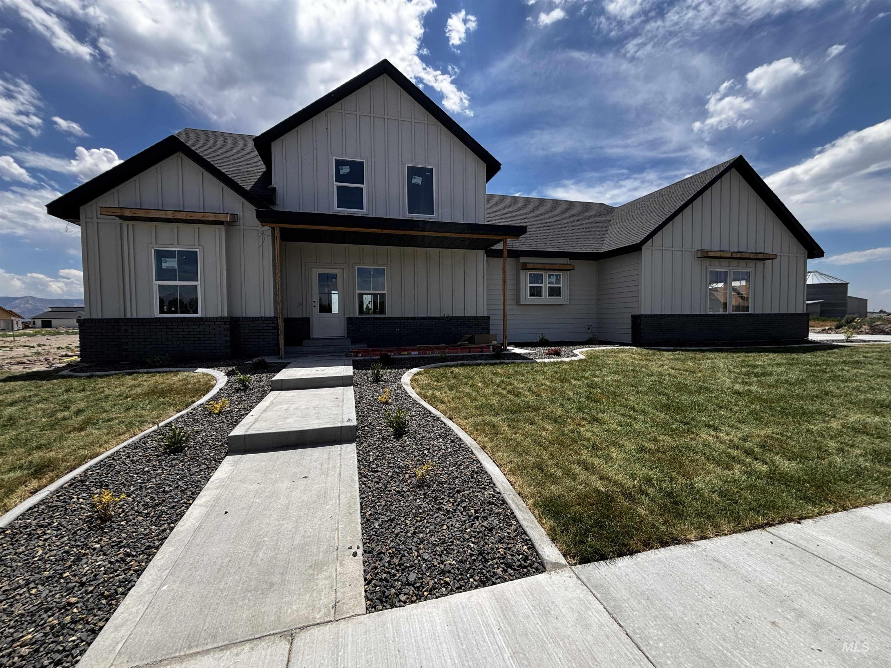 933 E Coventry Lane, Burley, Idaho 83318, 4 Bedrooms, 3 Bathrooms, Residential For Sale, Price $655,000,MLS 98983621