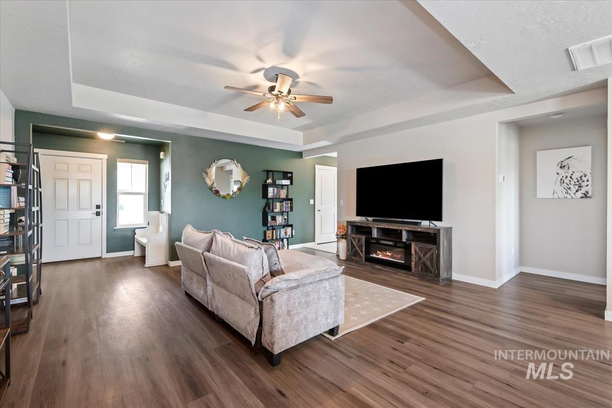 19411 Kiowa Creek Way, Caldwell, Idaho 83605, 3 Bedrooms, 2 Bathrooms, Residential For Sale, Price $391,000,MLS 98983623