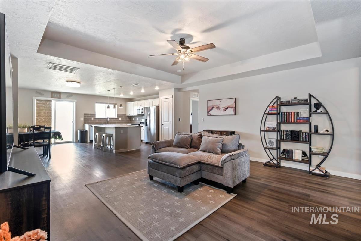 19411 Kiowa Creek Way, Caldwell, Idaho 83605, 3 Bedrooms, 2 Bathrooms, Residential For Sale, Price $391,000,MLS 98983623