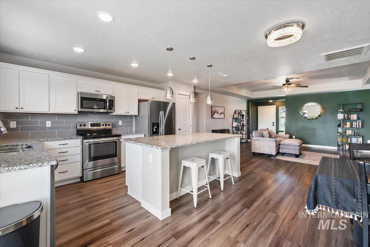 19411 Kiowa Creek Way, Caldwell, Idaho 83605, 3 Bedrooms, 2 Bathrooms, Residential For Sale, Price $391,000,MLS 98983623