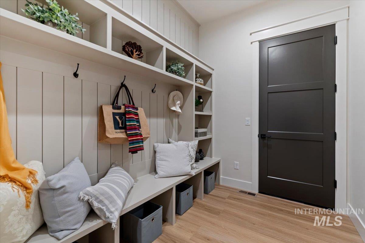 16845 Long Meadow Dr, Caldwell, Idaho 83607, 3 Bedrooms, 2.5 Bathrooms, Residential For Sale, Price $1,275,000,MLS 98983625