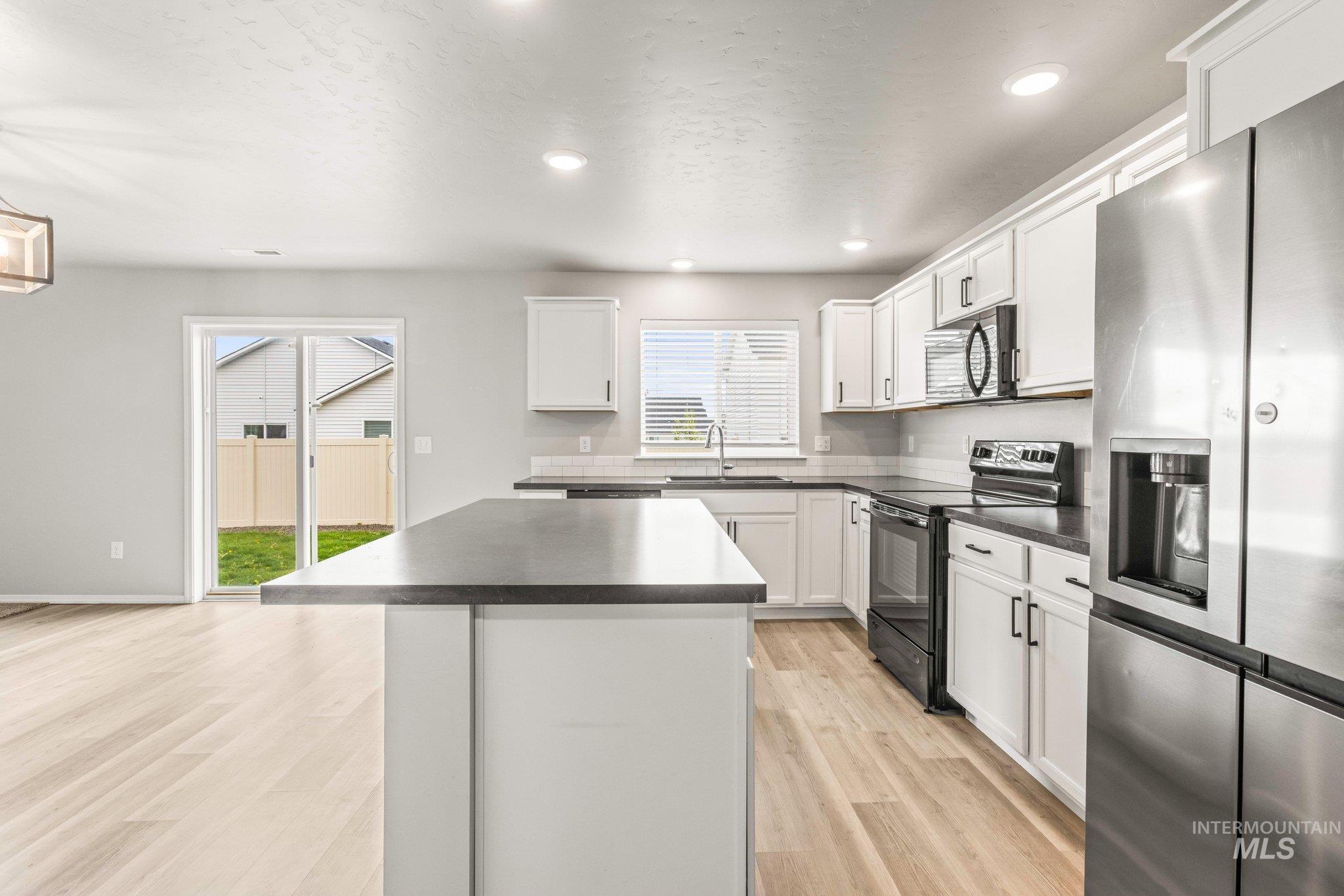 16888 Courtney Way, Caldwell, Idaho 83607-5842, 4 Bedrooms, 2.5 Bathrooms, Residential For Sale, Price $459,900, 98983626