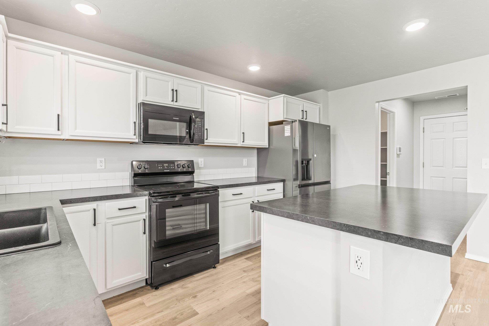 16888 Courtney Way, Caldwell, Idaho 83607-5842, 4 Bedrooms, 2.5 Bathrooms, Residential For Sale, Price $459,900, 98983626