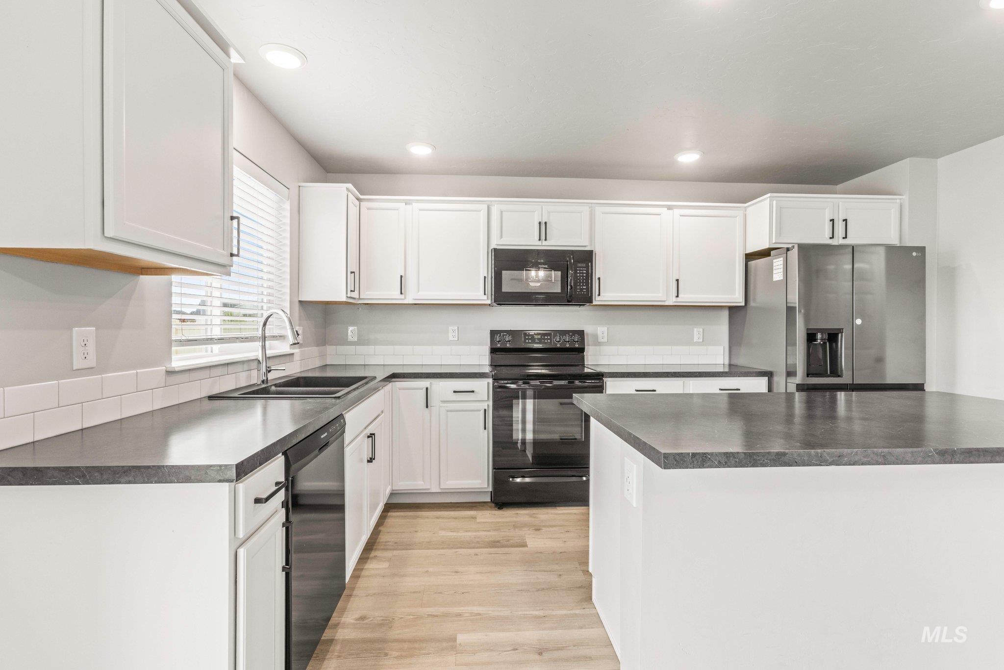 16888 Courtney Way, Caldwell, Idaho 83607-5842, 4 Bedrooms, 2.5 Bathrooms, Residential For Sale, Price $459,900, 98983626