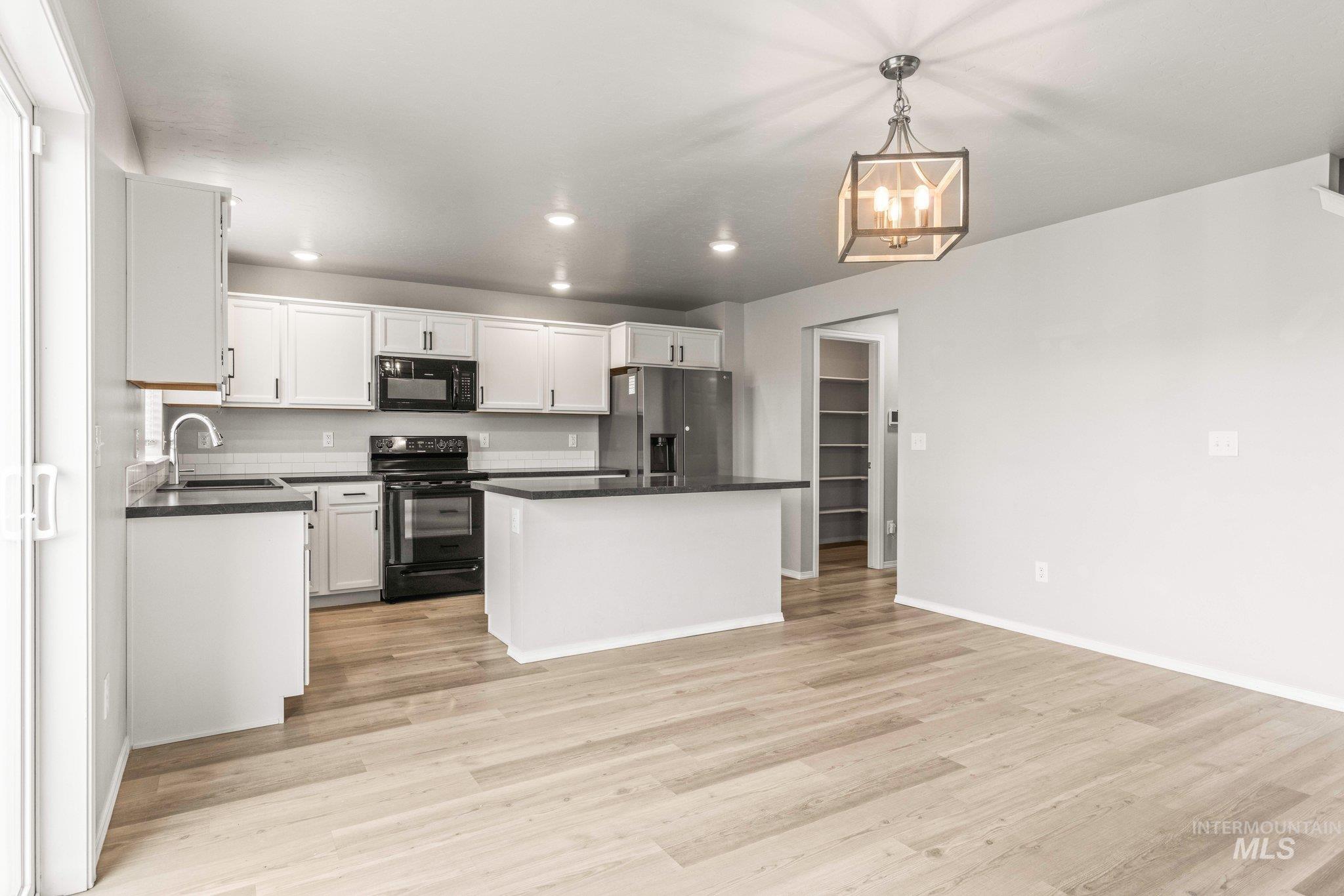 16888 Courtney Way, Caldwell, Idaho 83607-5842, 4 Bedrooms, 2.5 Bathrooms, Residential For Sale, Price $459,900, 98983626