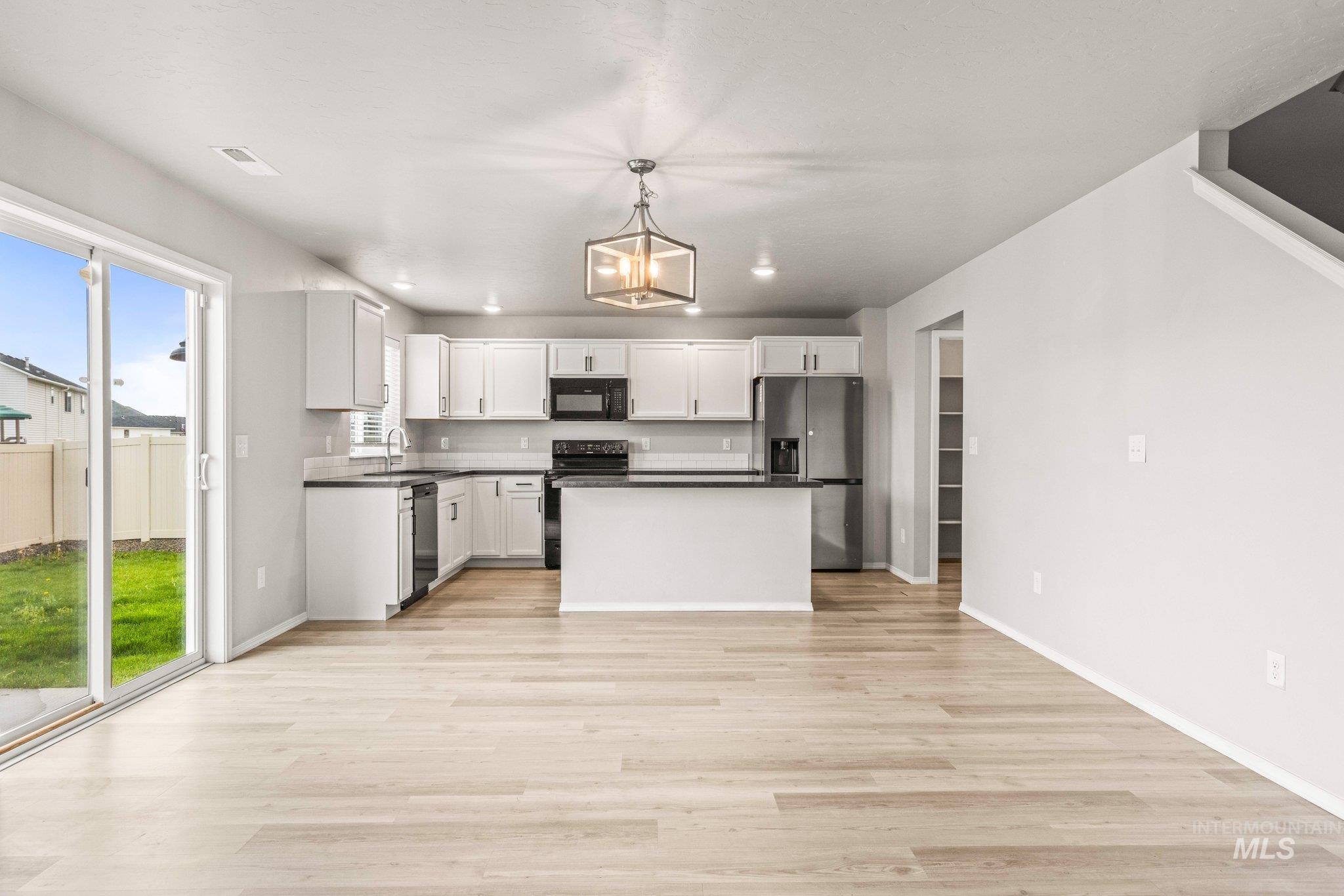 16888 Courtney Way, Caldwell, Idaho 83607-5842, 4 Bedrooms, 2.5 Bathrooms, Residential For Sale, Price $459,900, 98983626