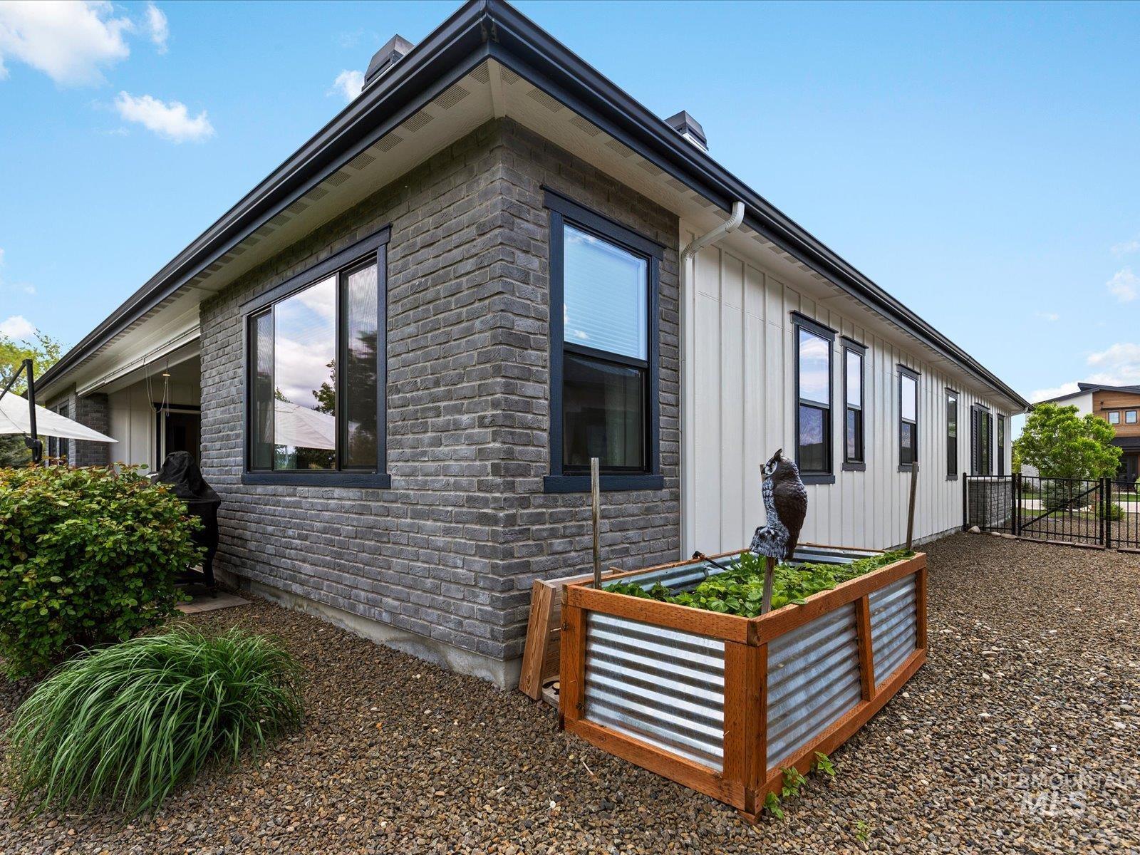 6278 Chateau Ct, Star, Idaho 83669, 4 Bedrooms, 3.5 Bathrooms, Residential For Sale, Price $899,900,MLS 98983629