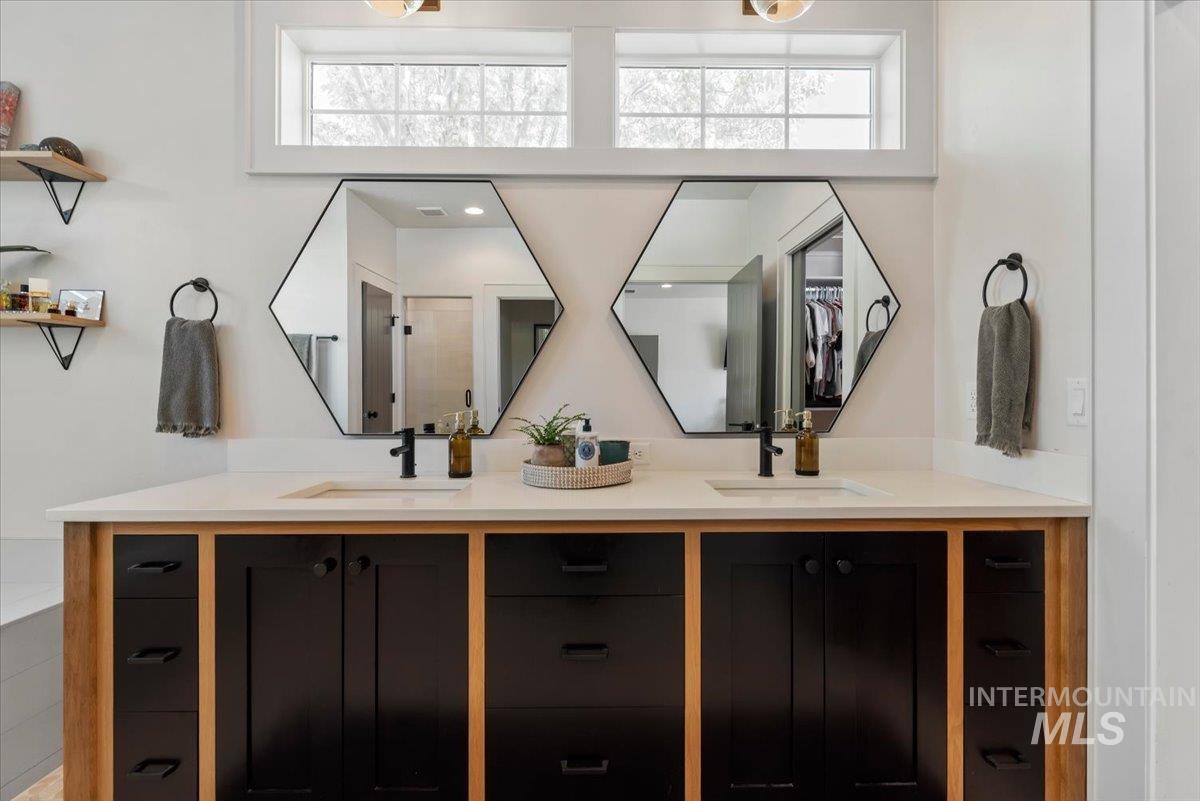 16154 Pinehurst Way, Caldwell, Idaho 83607, 3 Bedrooms, 3 Bathrooms, Residential For Sale, Price $930,000,MLS 98983635